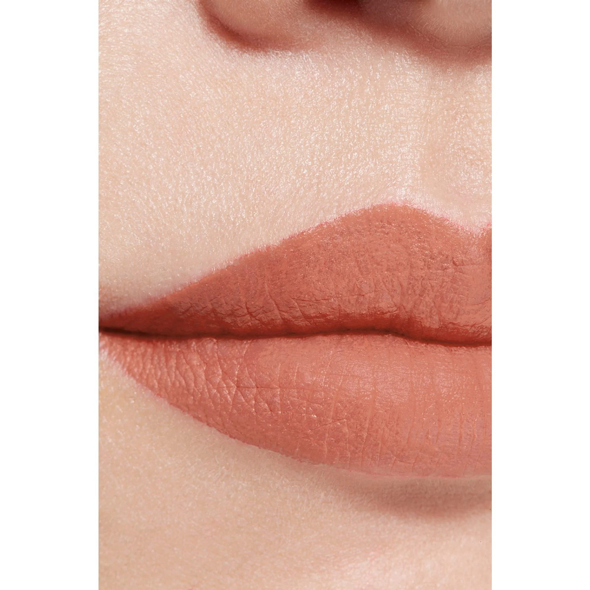 ROUGE ALLURE LIQUID VELVET - IL ROSSETTO FLUIDO OPACO INTENSO ULTRA-TENUTA