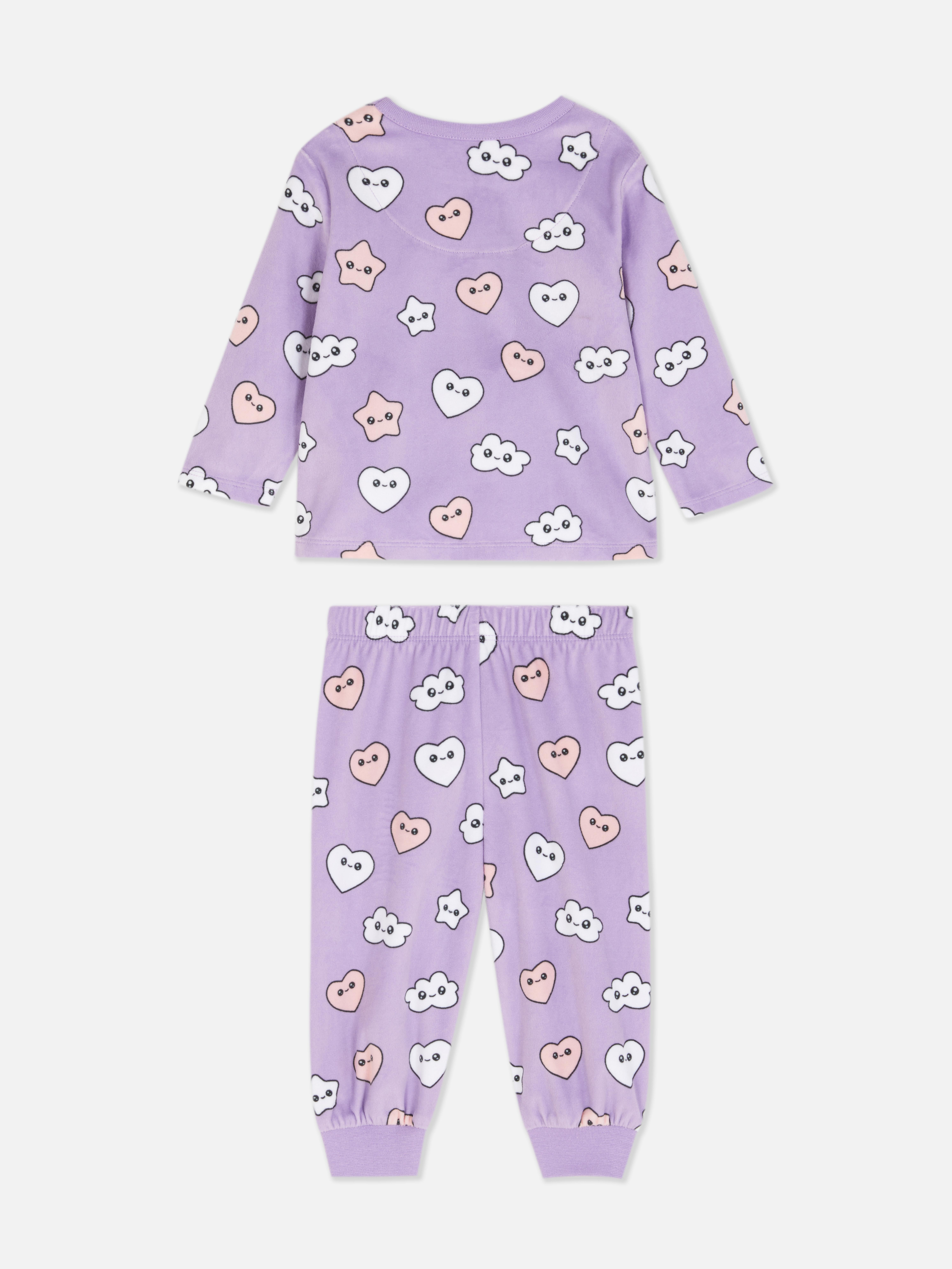 Pijamale din velur cu imprimeu. Pijamale moi cu mâneci lungi, pantaloni lungi elastici și model integral.