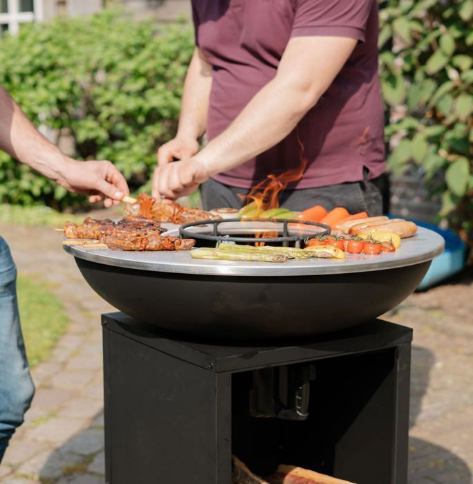 BBQ Plancha Grill Amigo - Avec Housse de protection personnalisée et rangement bois Ø67cm Barbecue