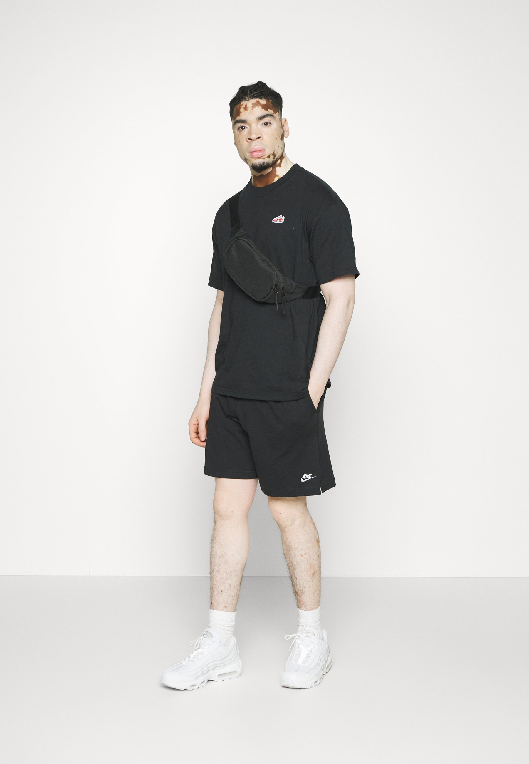 Nike Sportswear Verryttelyasu - musta