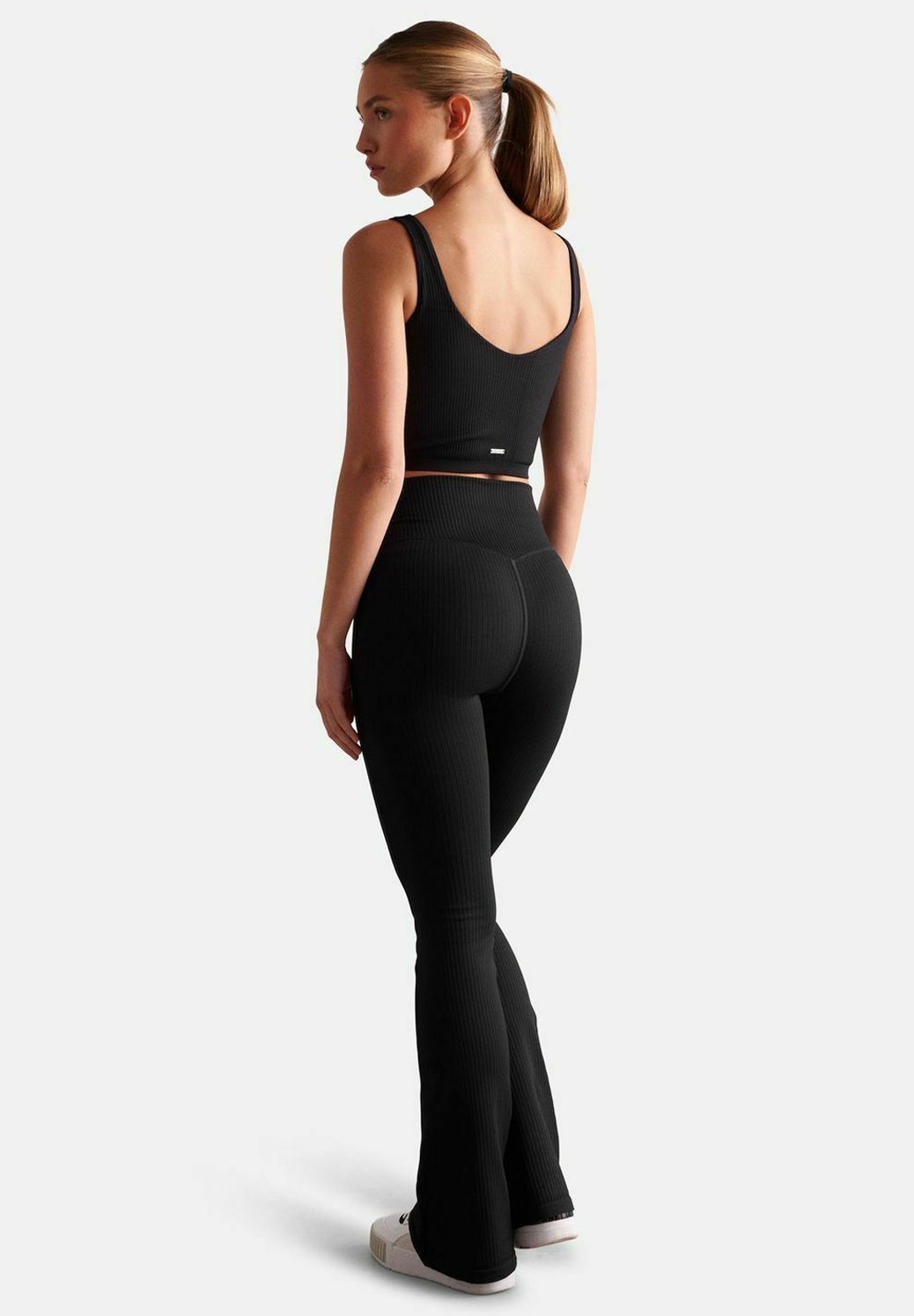 aim'n® RIBBED SEAMLESS BRALETTE - Sportbeha met lichte ondersteuning - zwart