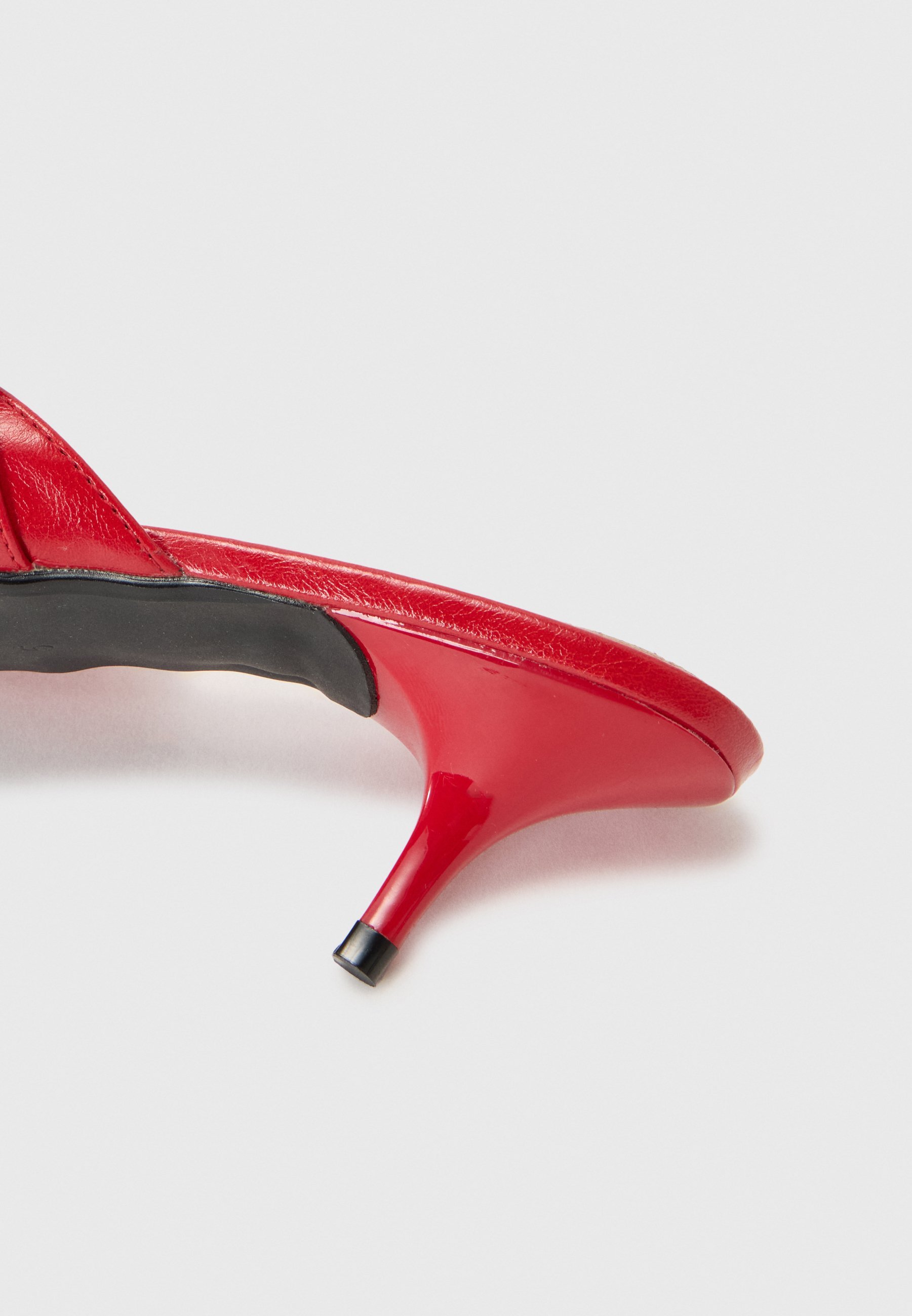 Simmi London CHAR - Mules à talons - rouges