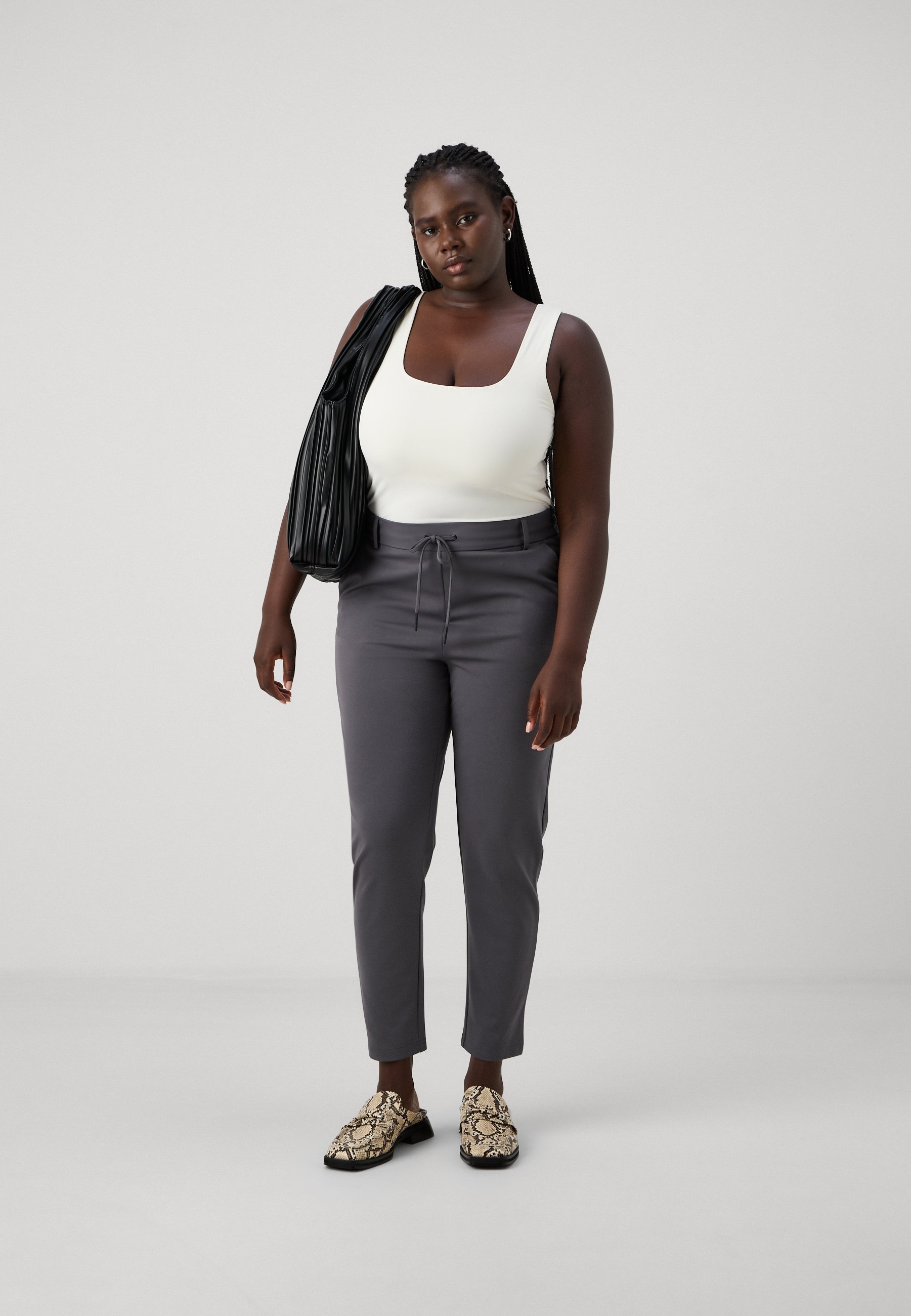 SEULEMENT Carmakoma CARGOLDTRASH LIFE CLASSIQUE - Pantalon - aimanté