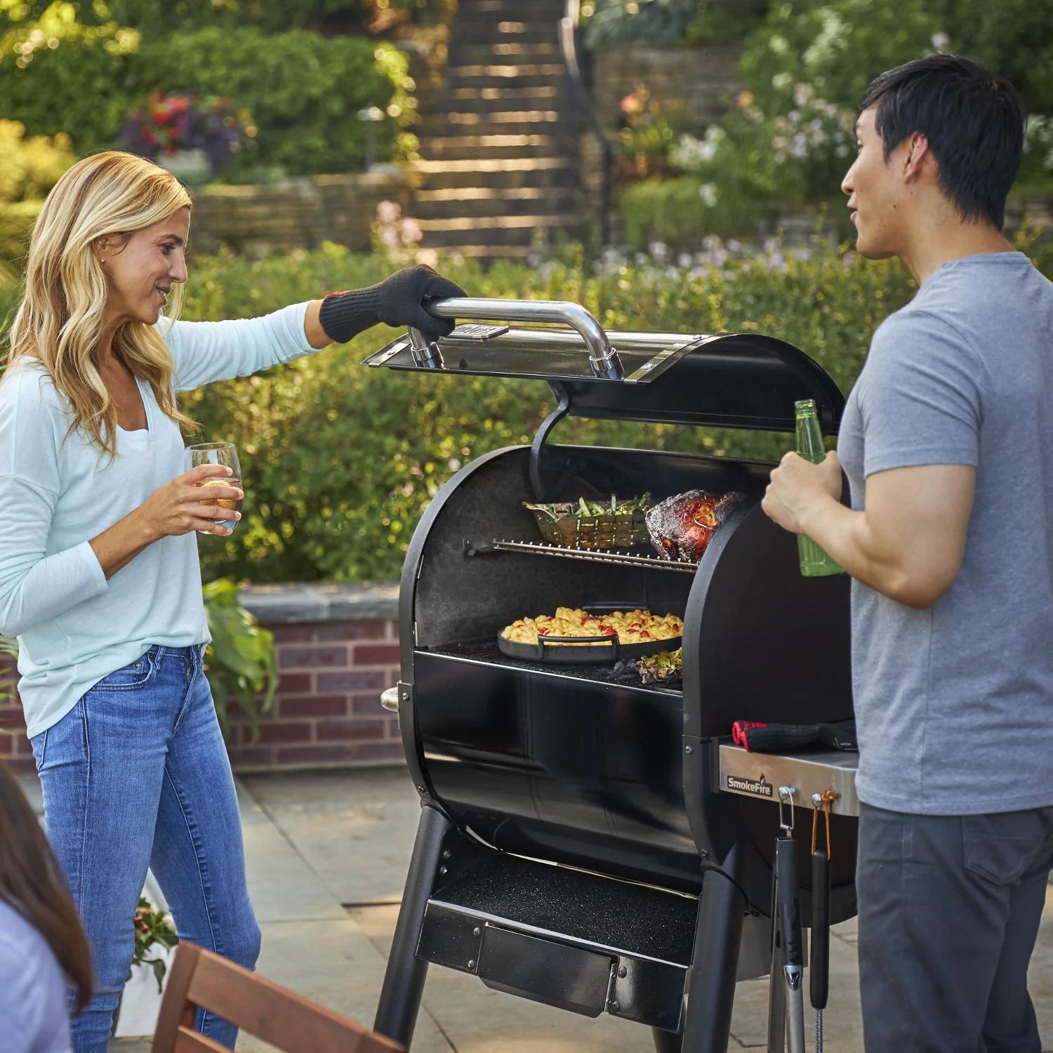 Weber SmokeFire EX4 Gen 2 24-tuumainen Wi-Fi-yhteensopiva puulämmitteinen pellettigrilli - 22510201