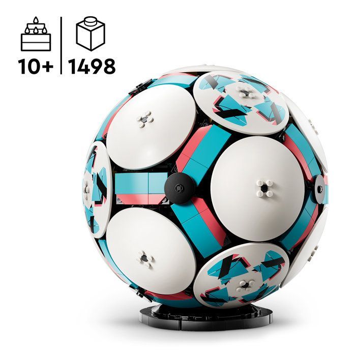 LEGO Editions 43019 A Bola de Futebol - Brinquedo de Construção para Maiores de 10 Anos - Presente Esportivo