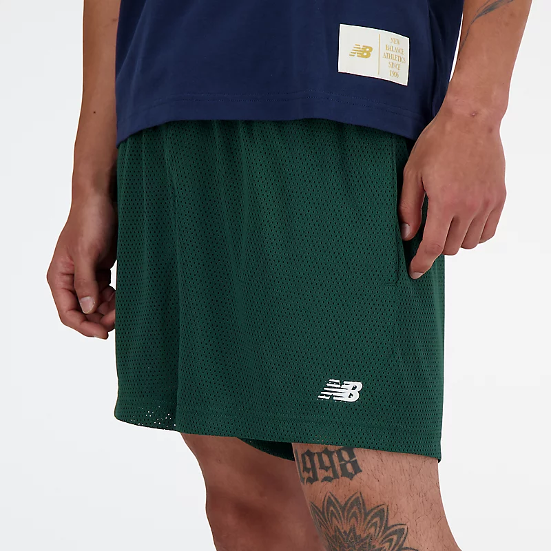 Essentials Herren-Sportshorts aus Mesh, 5 Zoll breit - Nachtwächtergrün