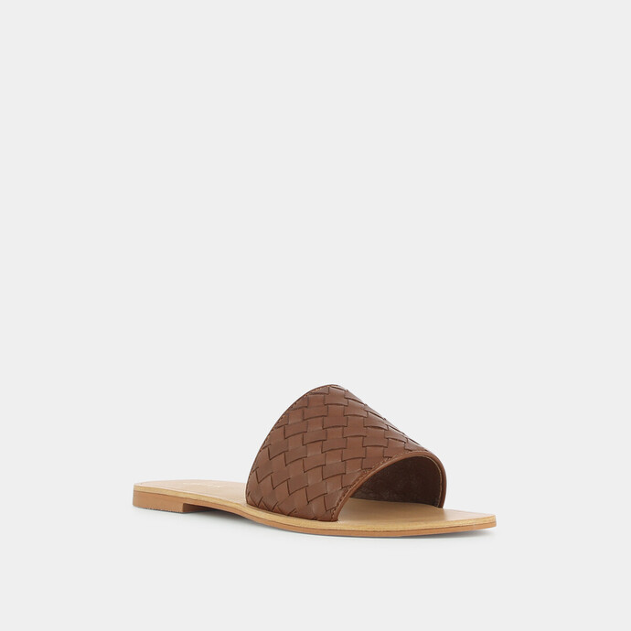 Mules plates tressées  en cuir cognac