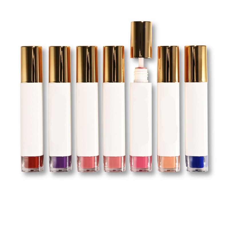50 gloss à lèvres mats veloutés personnalisables avec votre logo et nom, teinte nude, liquide, waterproof, maquillage sexy.