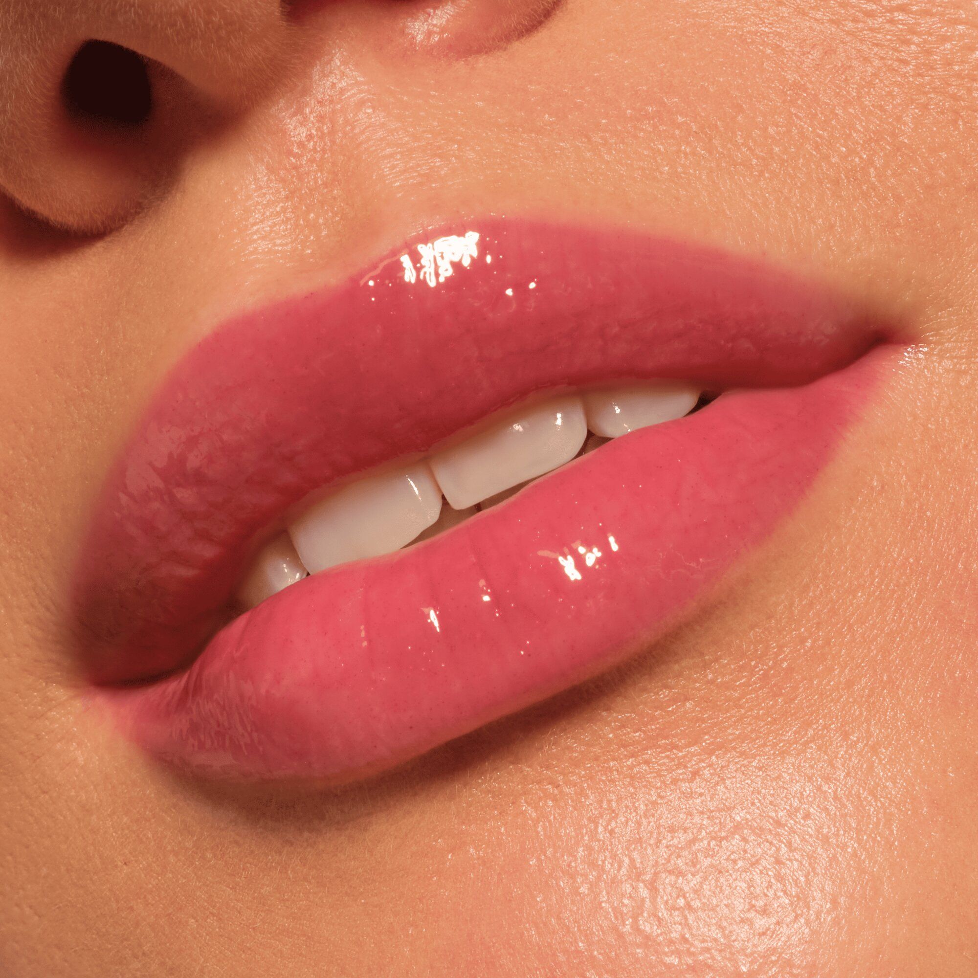 „Gloss Obsessed“ lūpų glazūra Lūpų blizgiai ir blizgesiai