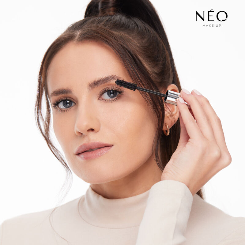 Máscara de pestañas Neo Make Up Intense Serum con vitaminas y minerales