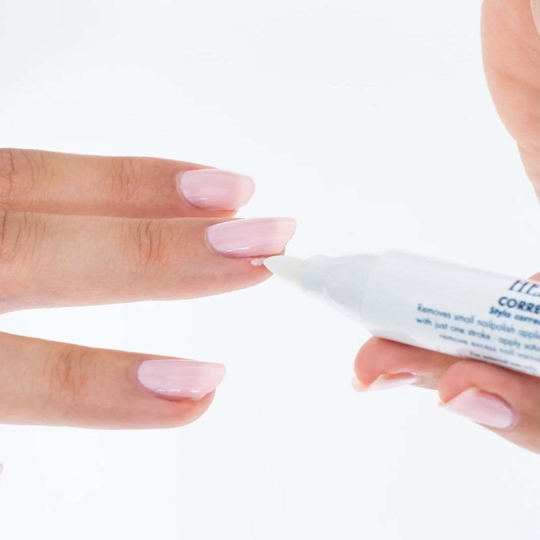 Herome Cosmetics nagu lakas noņēmējs un roku kopšanas korektora pildspalva – 3 ml