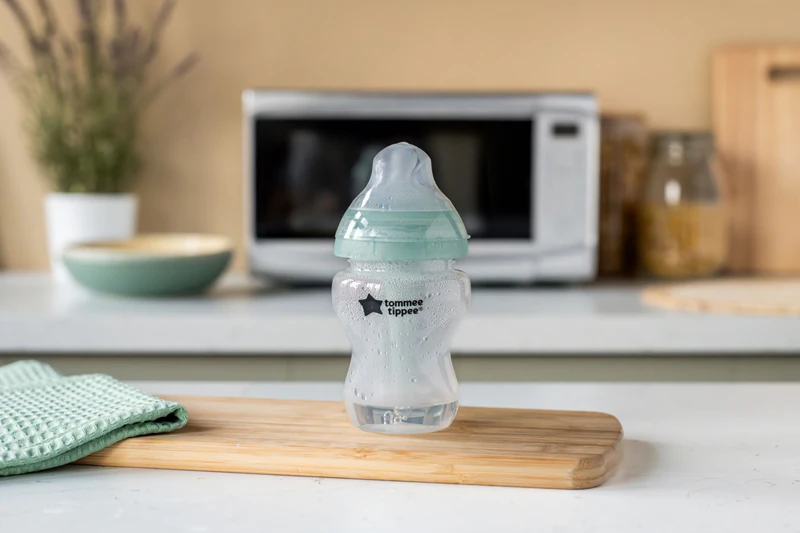 Mamadeira anticólica autoesterilizante avançada Tommee Tippee