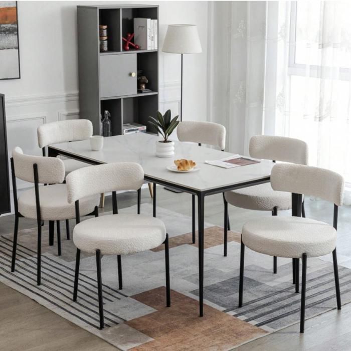 MIPAN. Juego de 4 sillas de comedor de terciopelo blanco Teddy - Sillas de cocina con patas de metal y respaldo curvo.