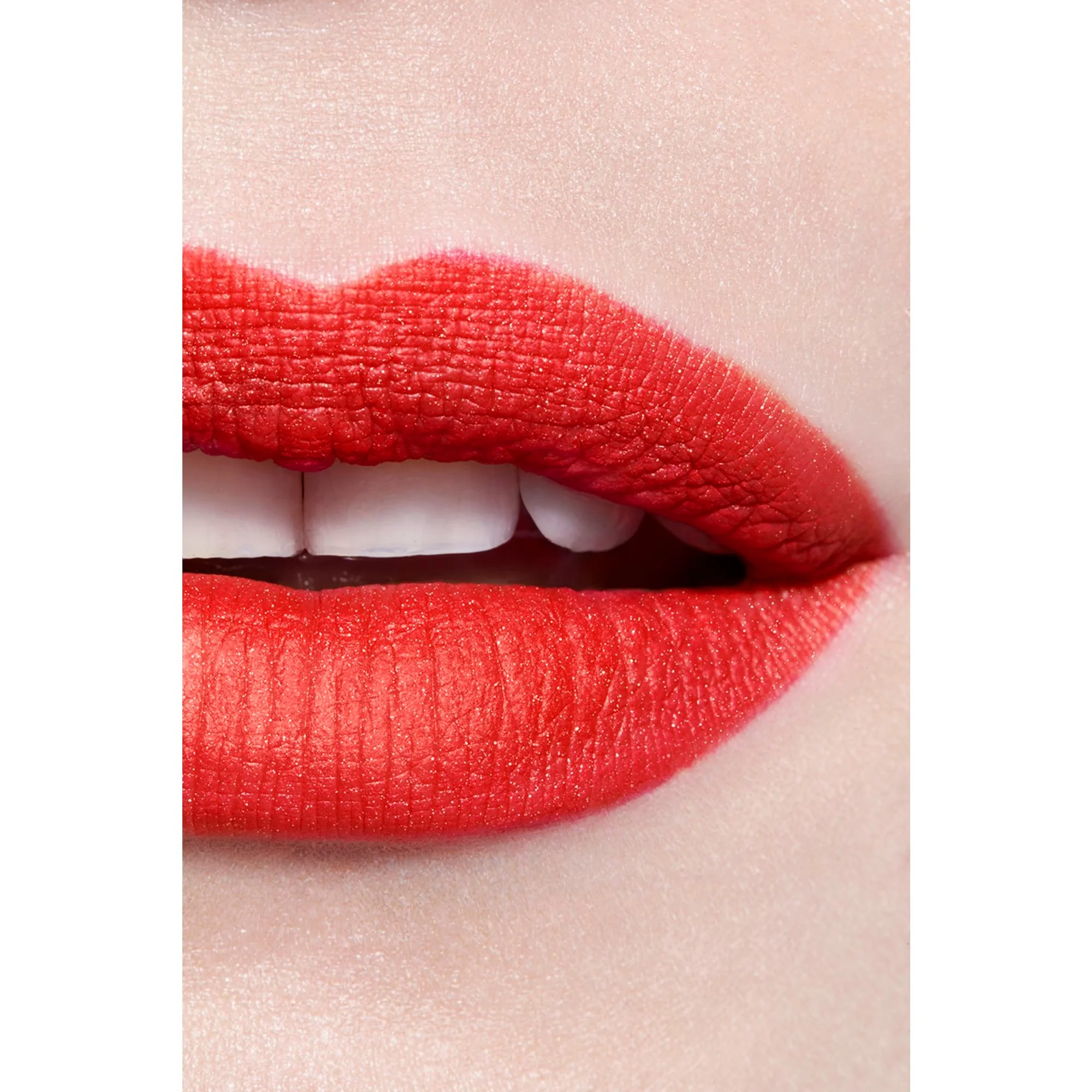 ROUGE ALLURE VELVET - IL ROSSETTO VELLUTATO LUMINOSO