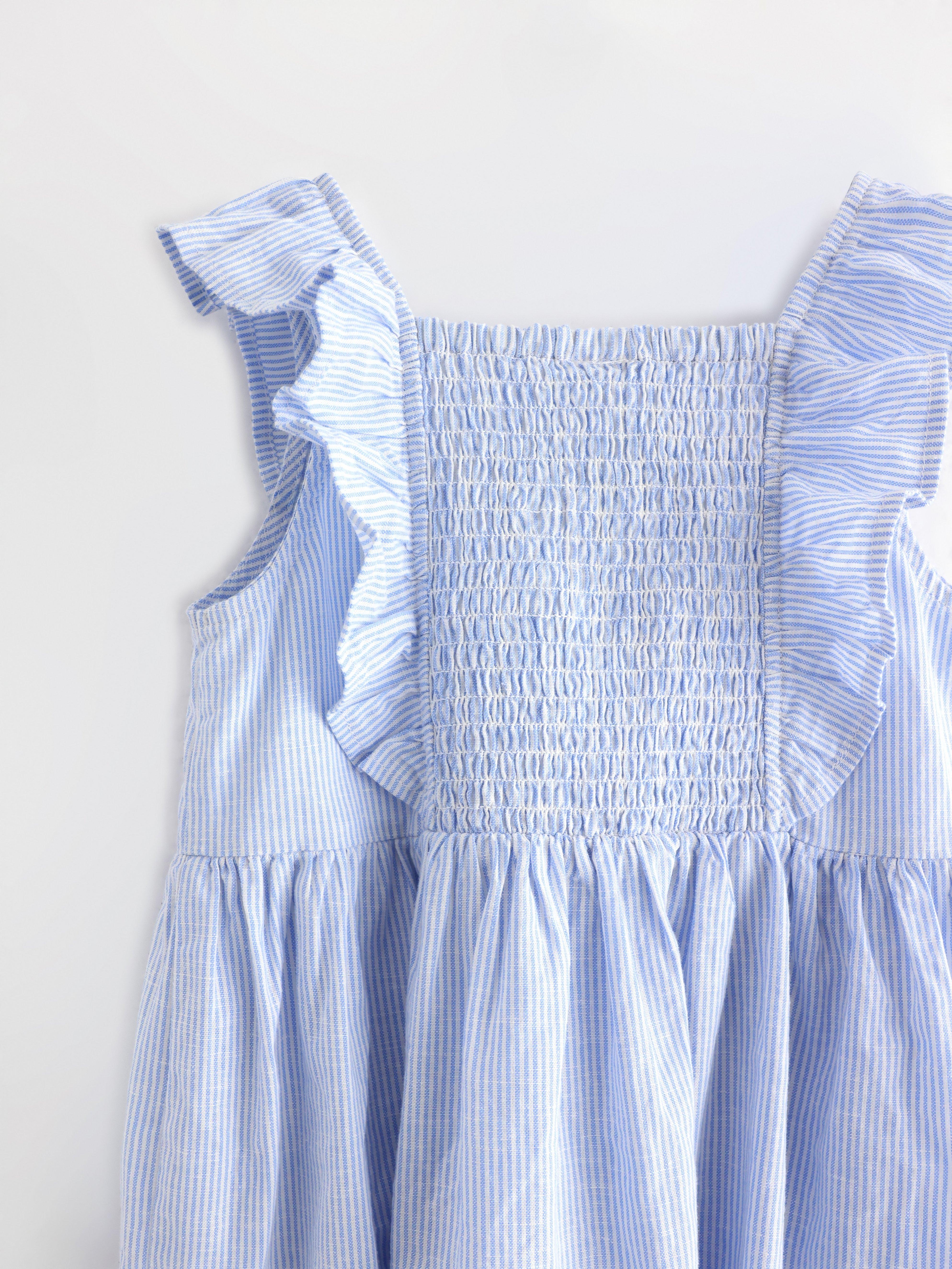 Vestido con volantes azul claro