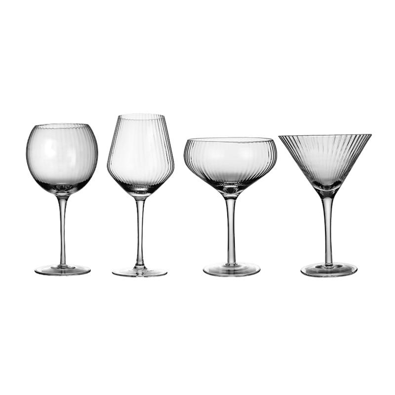 Champagnergläser mit nordischem Wellenmuster, Cocktailgläser, Martinigläser, Weingläser, Kelche, Champagnerbecher