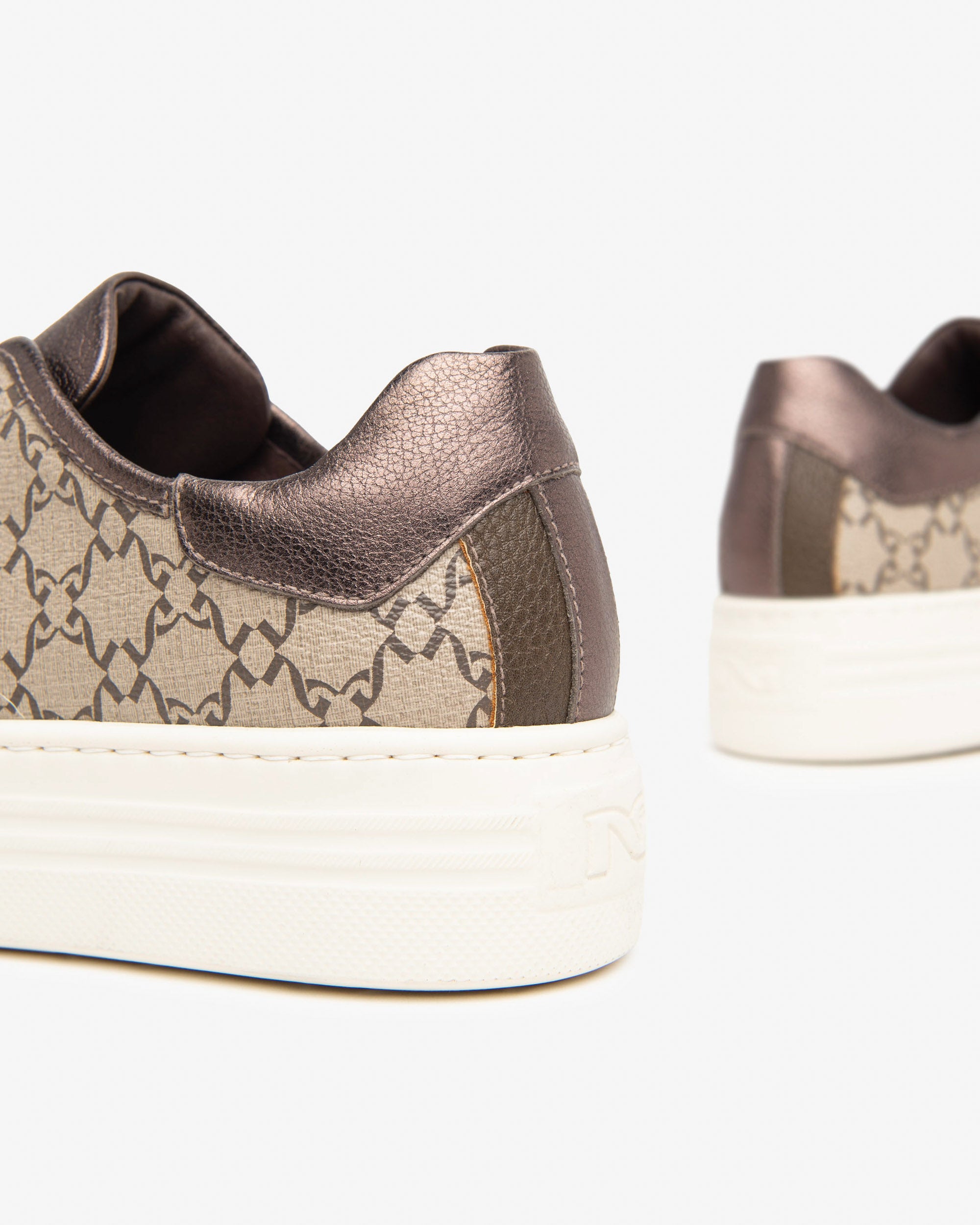  Damen-Sneaker aus Leder und Funktionsmaterial