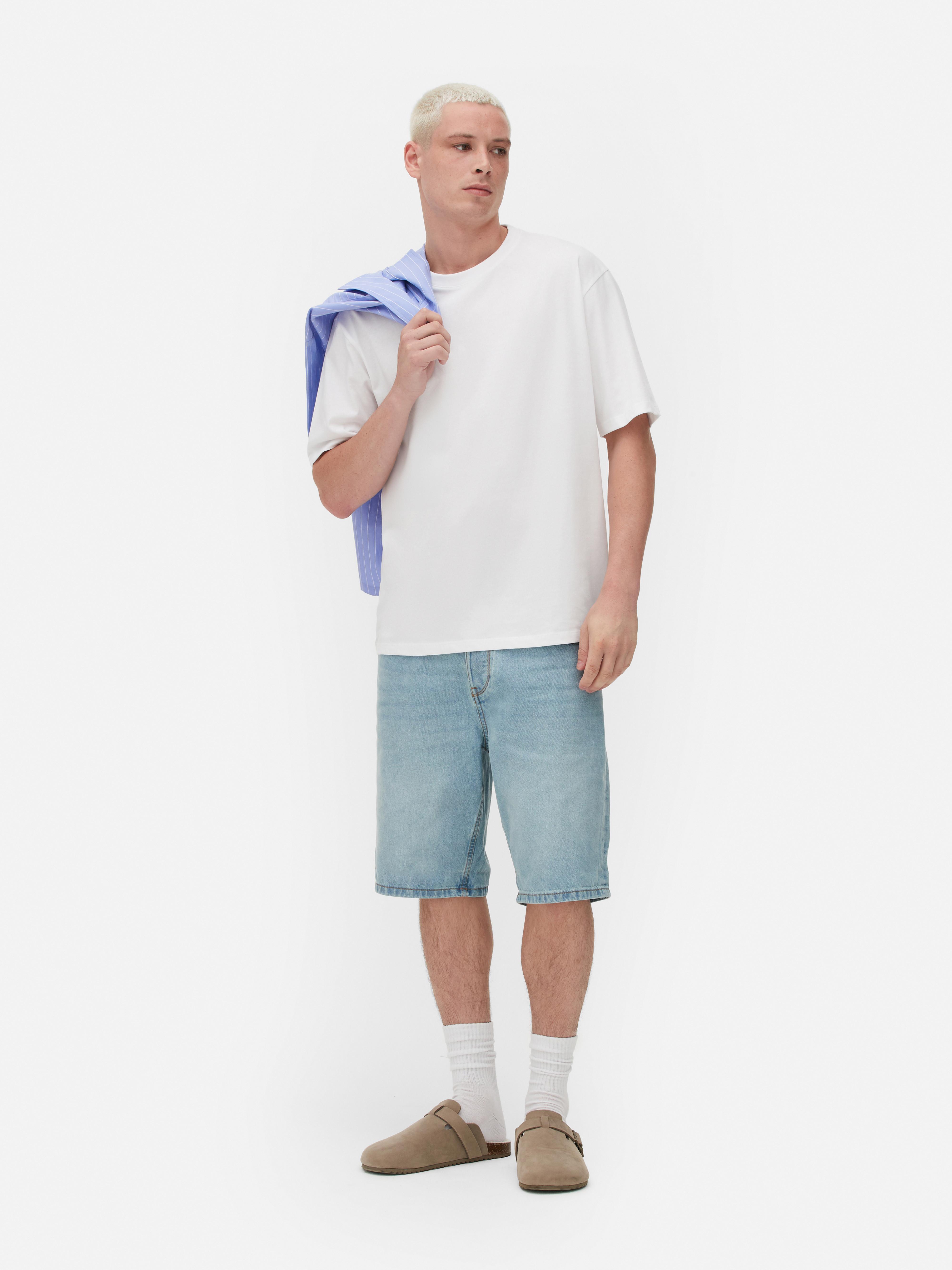 Tricou lejer din bumbac. Un tricou lejer din bumbac, cu decolteu rotund și croială lejeră.