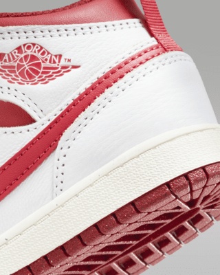 Jordan 1 Mid SE Younger Kids' Shoes
