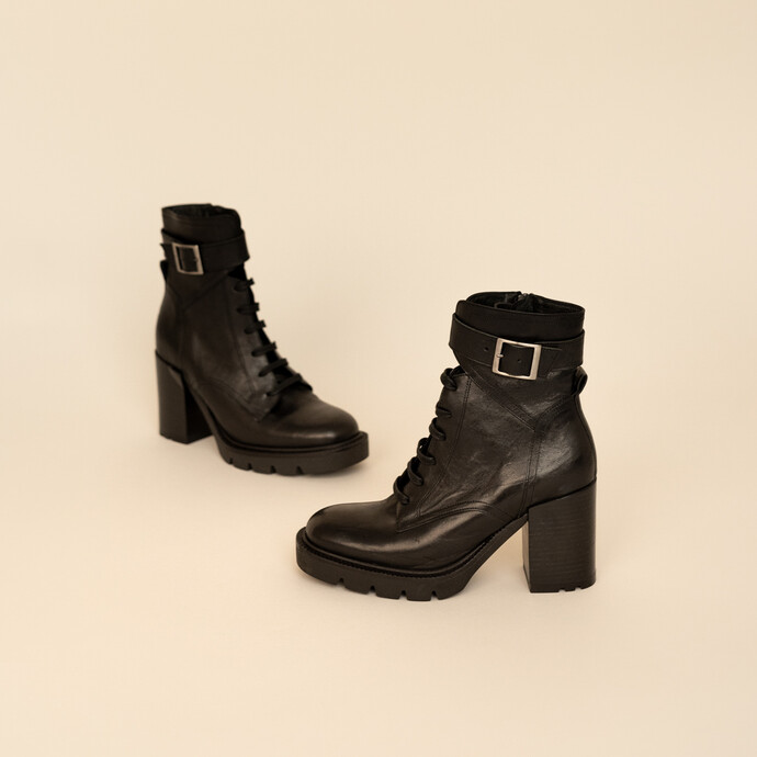 Boots à lacets, semelles crantées et talons  cuir vieilli noir