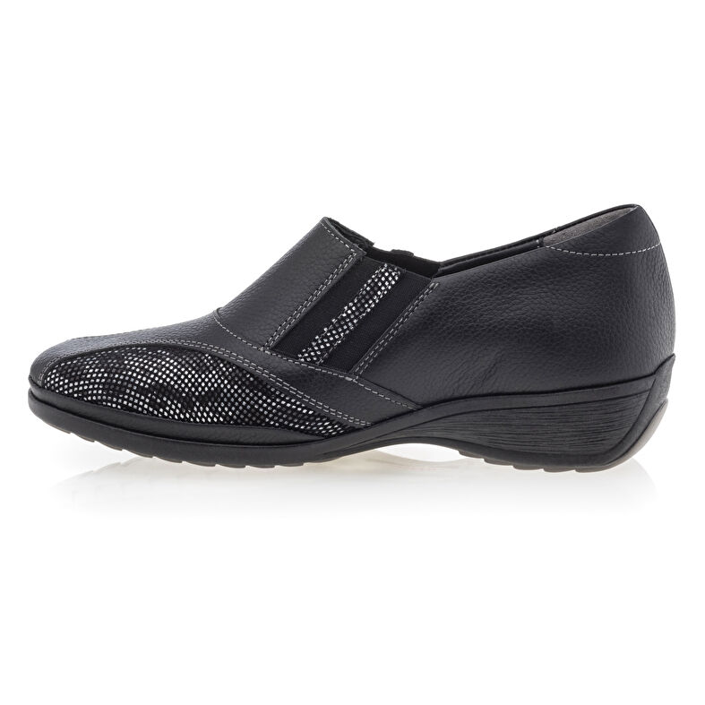 Zapatos cómodos para mujer, color negro.