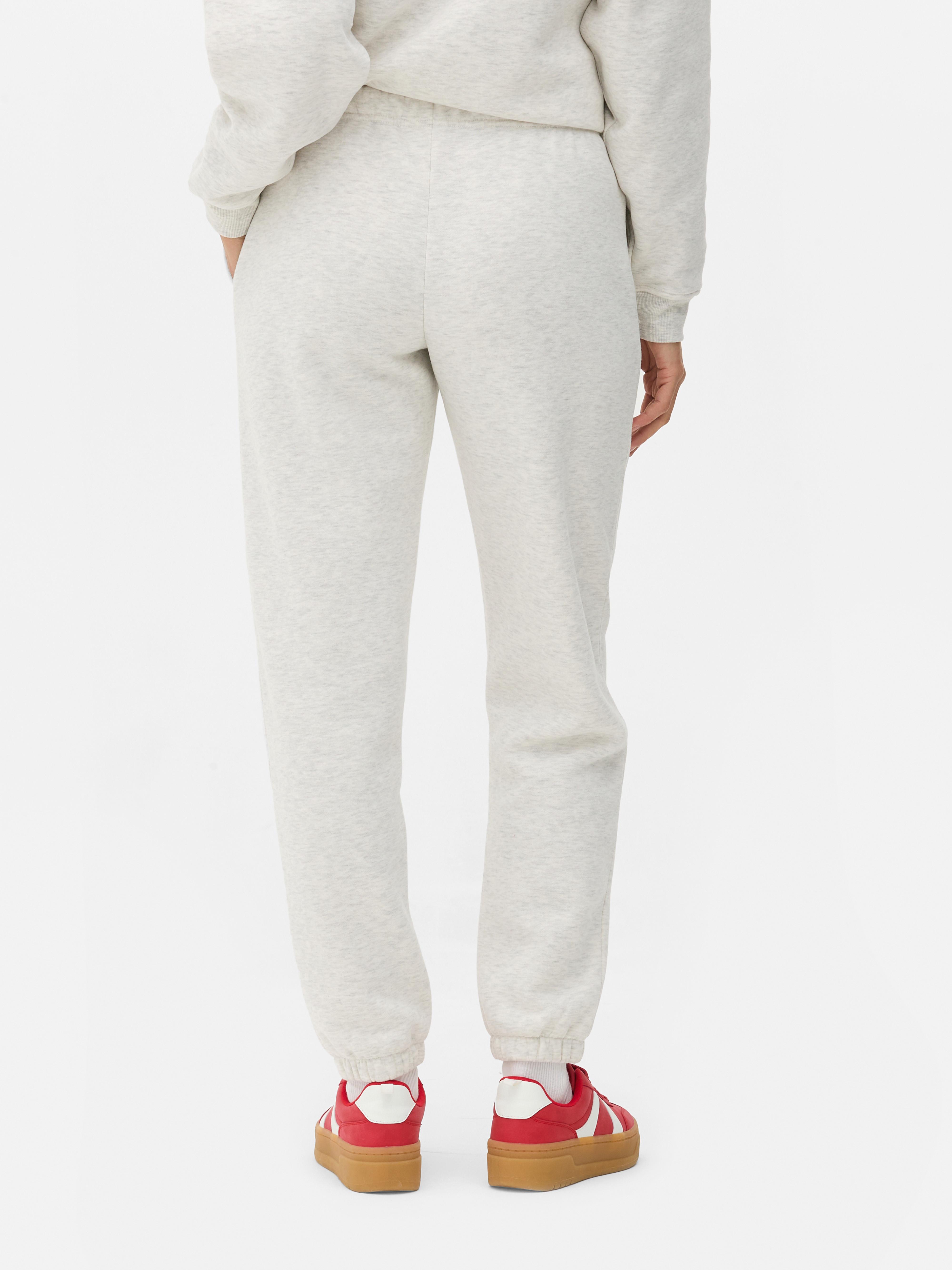 Pantaloni de jogging cu imprimeu Hello Kitty. Un pantalon de jogging Hello Kitty cu șnur în talie și manșete la gleznă.