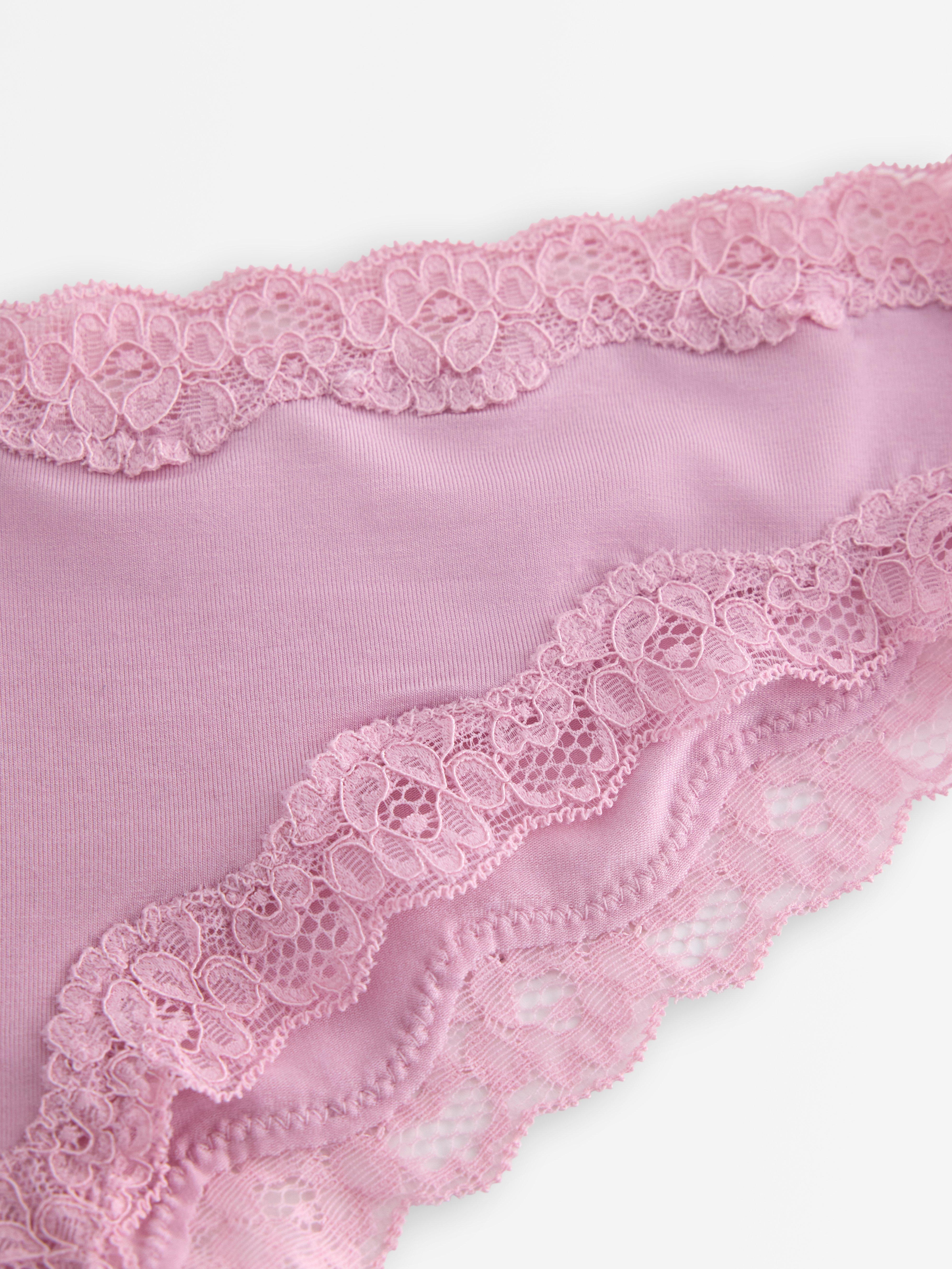 Braguitas brasileñas de talle bajo, color rosa claro empolvado.