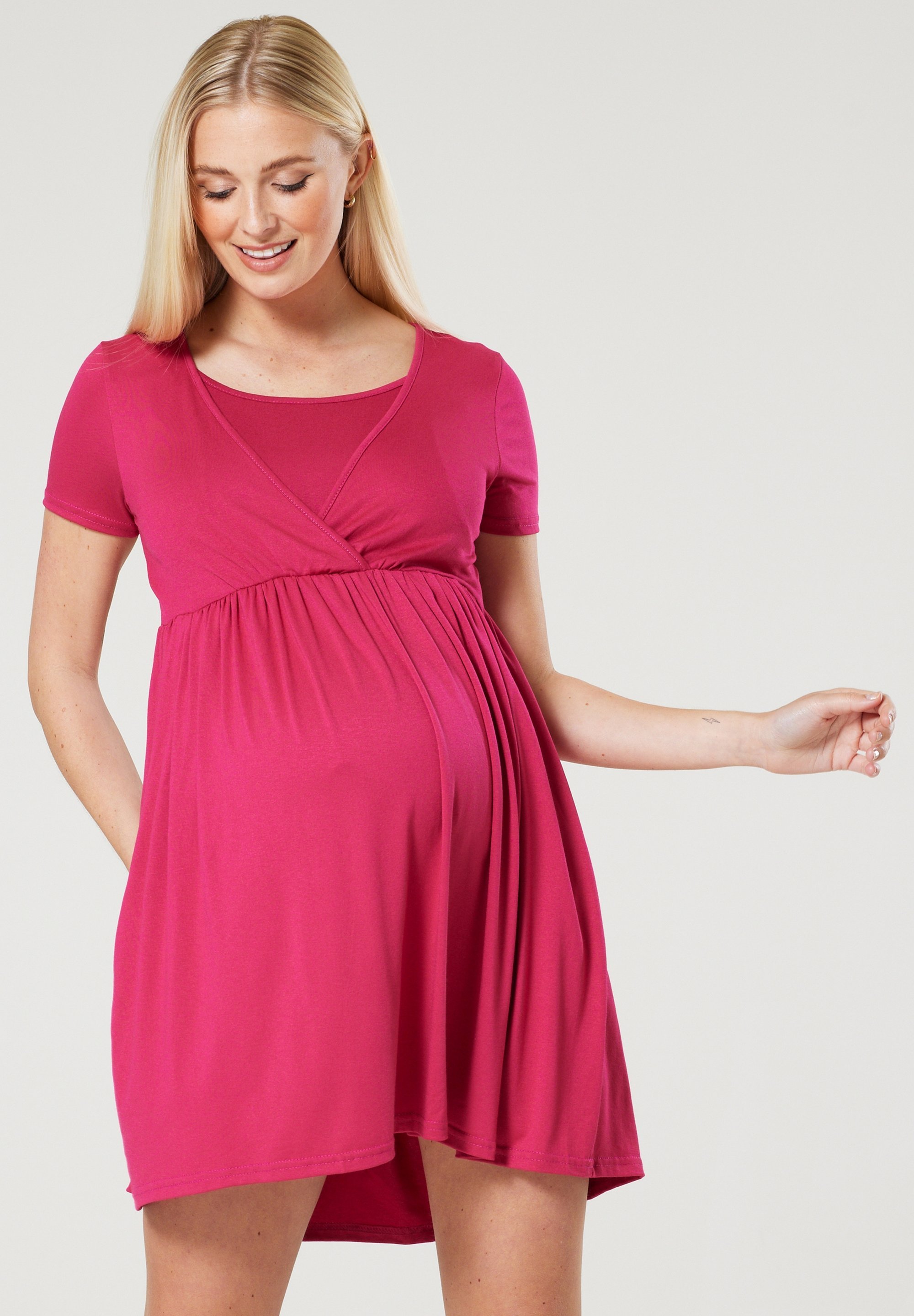 Chelsea Clark UMSTANDS UND STILLKLEID - Jersey dress - Himbeere