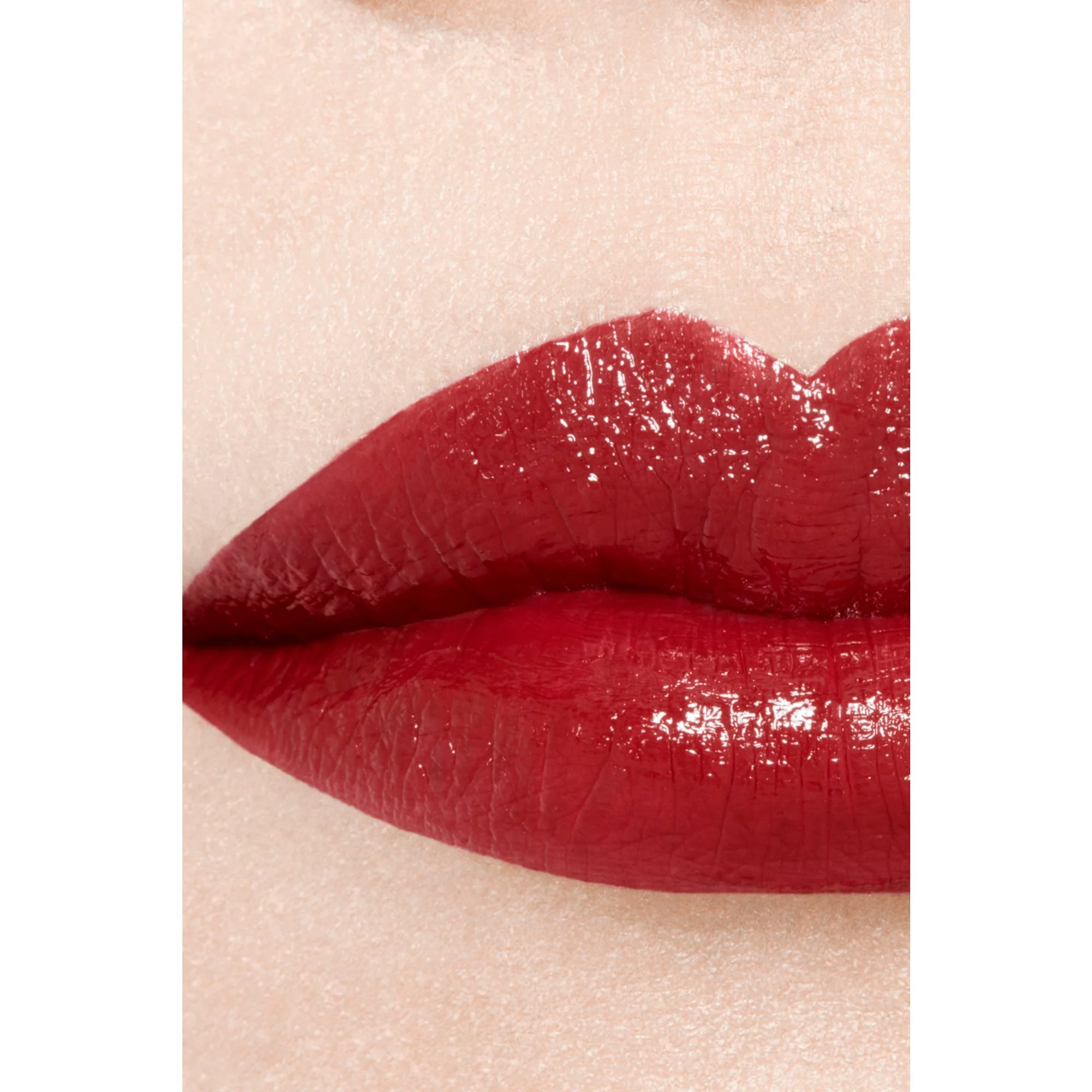 ROUGE ALLURE LAQUE - IL ROSSETTO FLUIDO BRILLANTE TENUTA ESTREMA