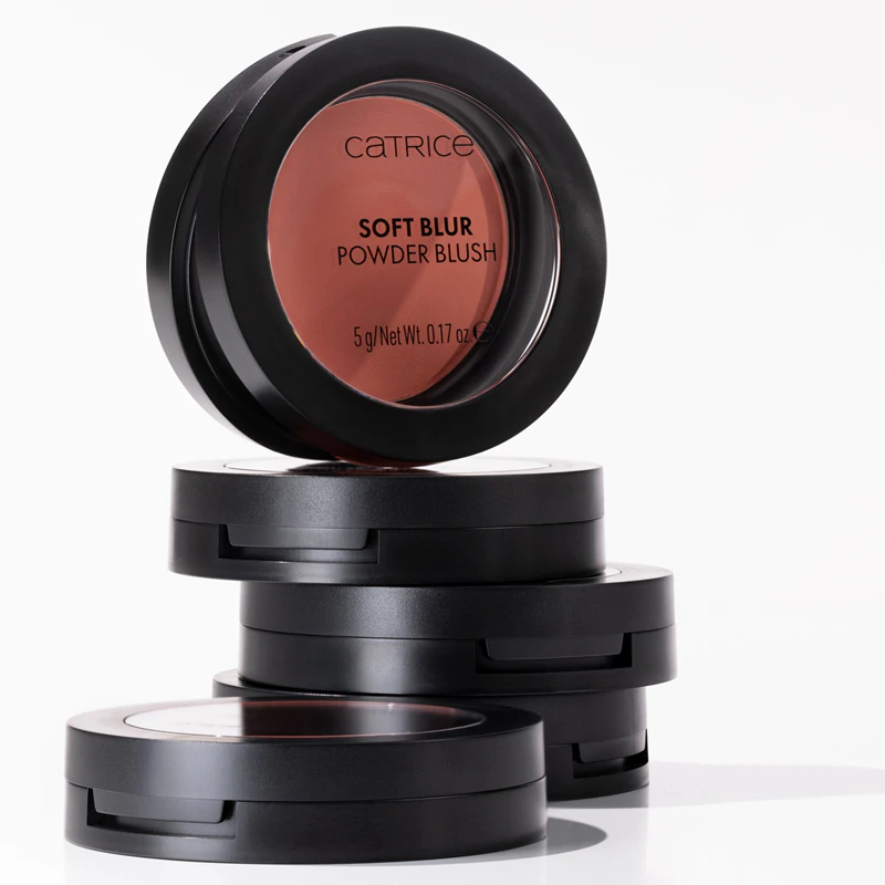 Blush em pó Catrice Soft Blur Powder Brush com acabamento matte