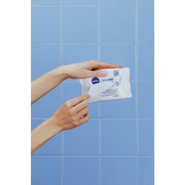 NIVEA 3-in-1 virkistävät puhdistuspyyhkeet<br>25 kpl