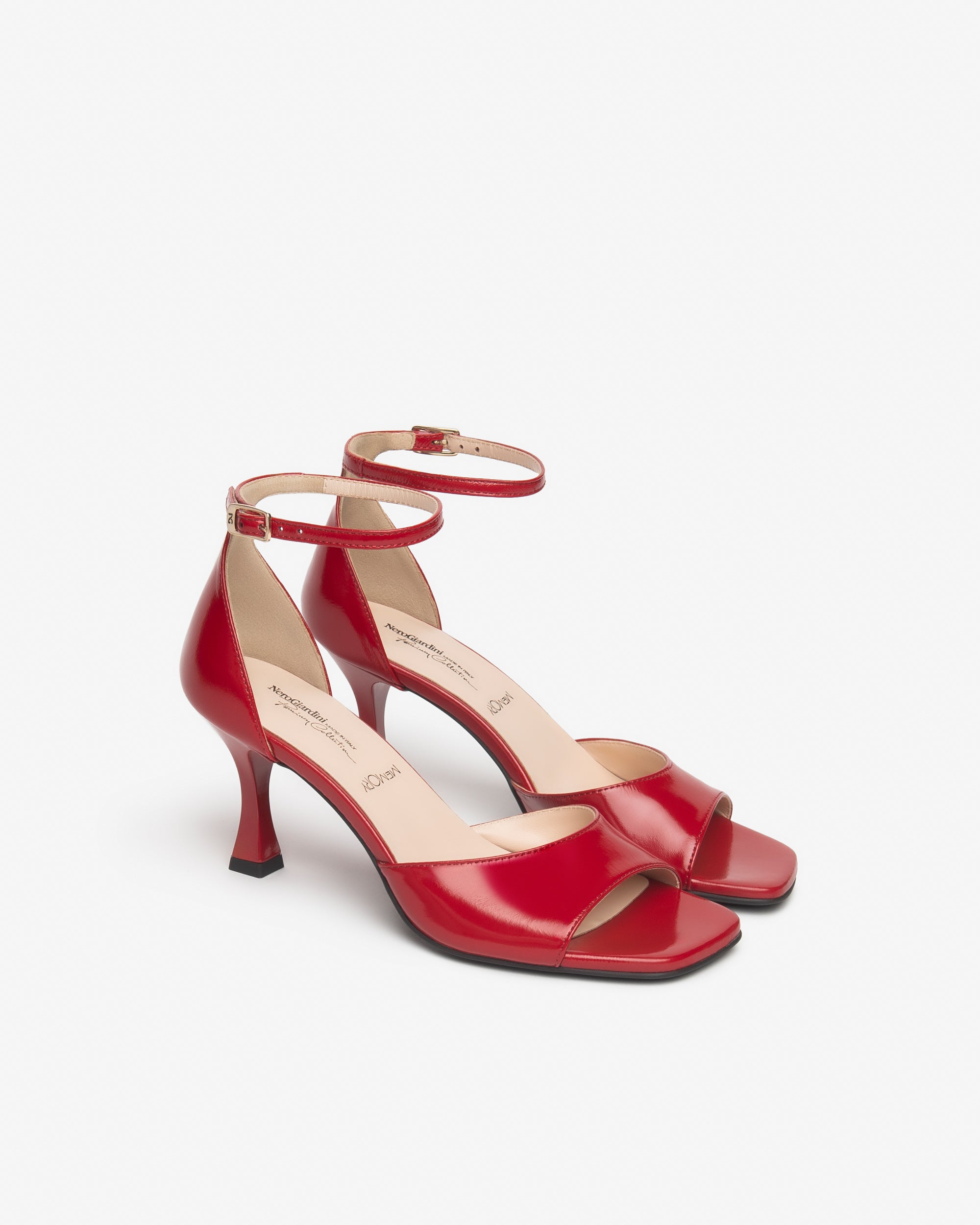  Dámské kožené sandály