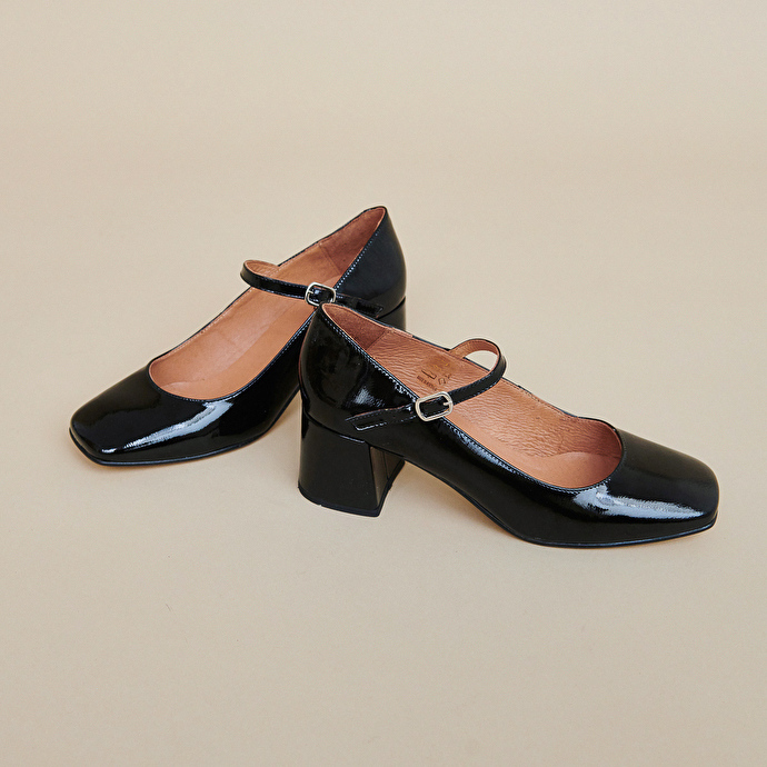 Babies à talons carrés  en cuir vernis noir