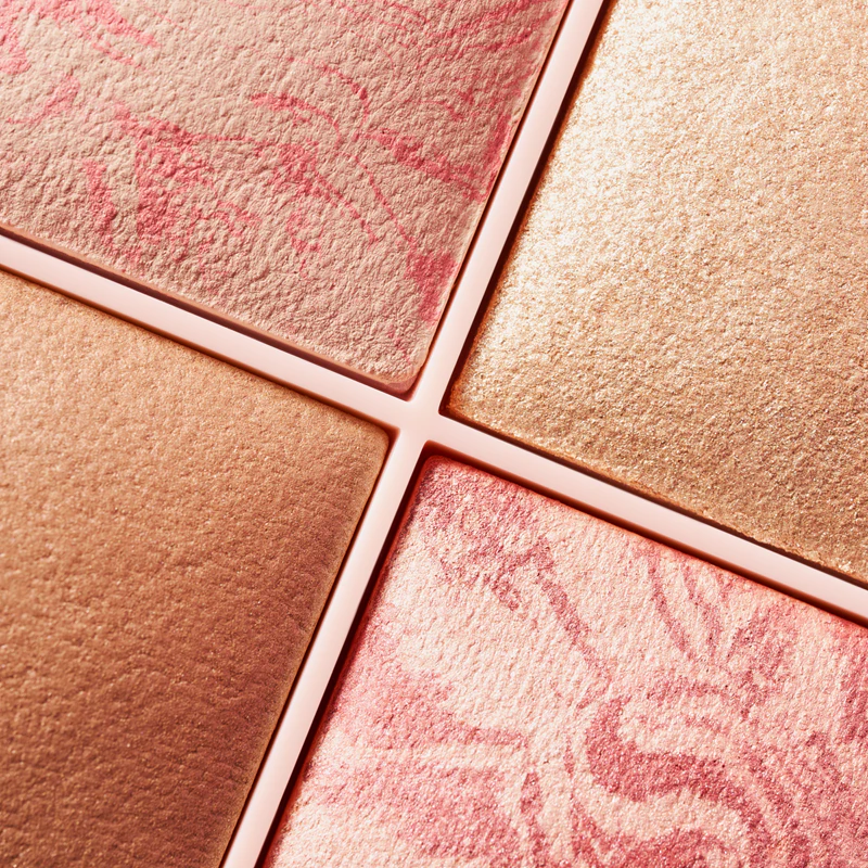 paleta rozjasňovačov a líceniek essence Radiant Light