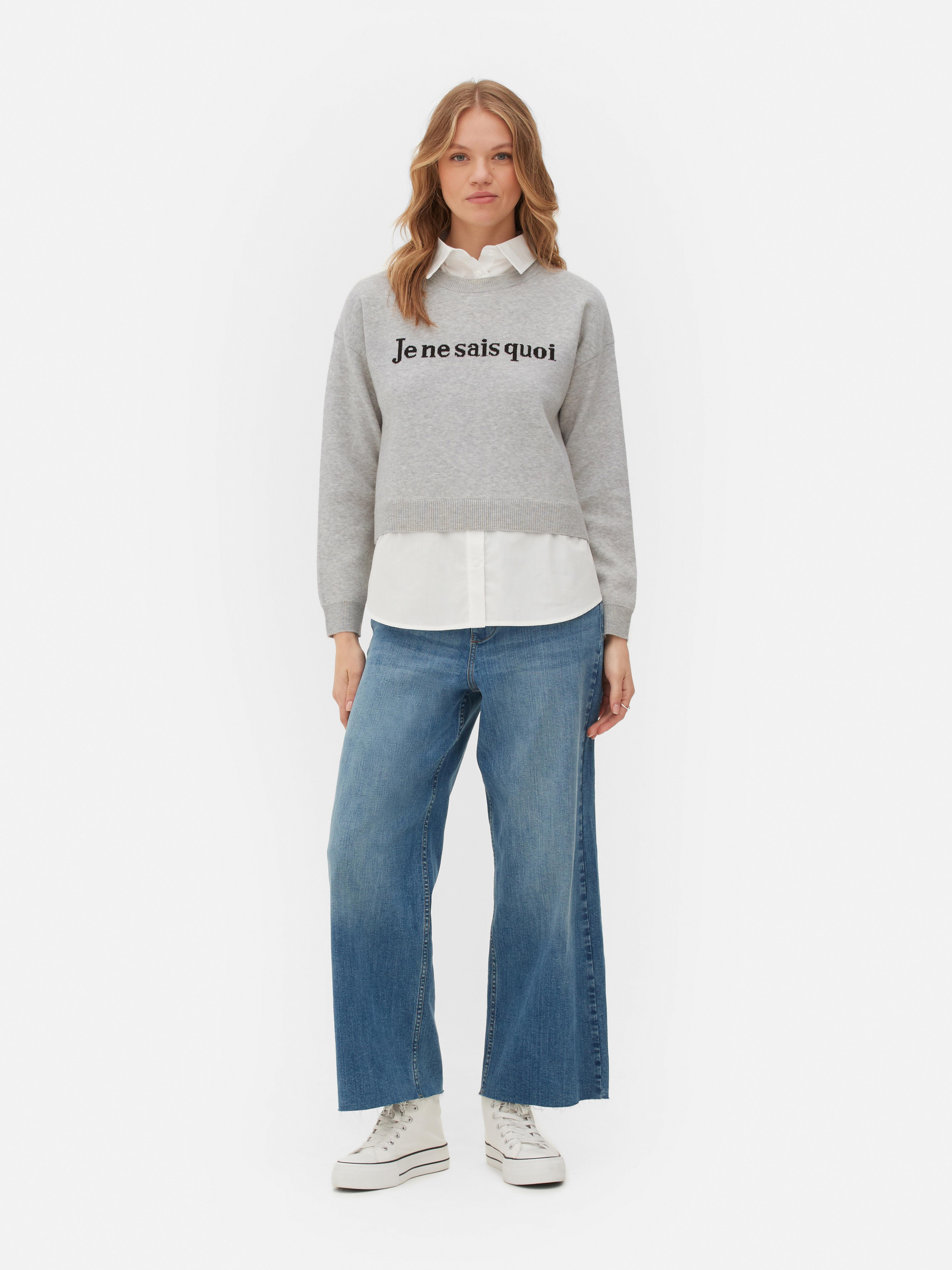 Zweiteiliges Strickset aus Pullover mit Aufdruck und Shirt. Ergänzen Sie Ihre Garderobe mit diesem kuscheligen Duo aus Pullover mit Aufdruck und Shirt.