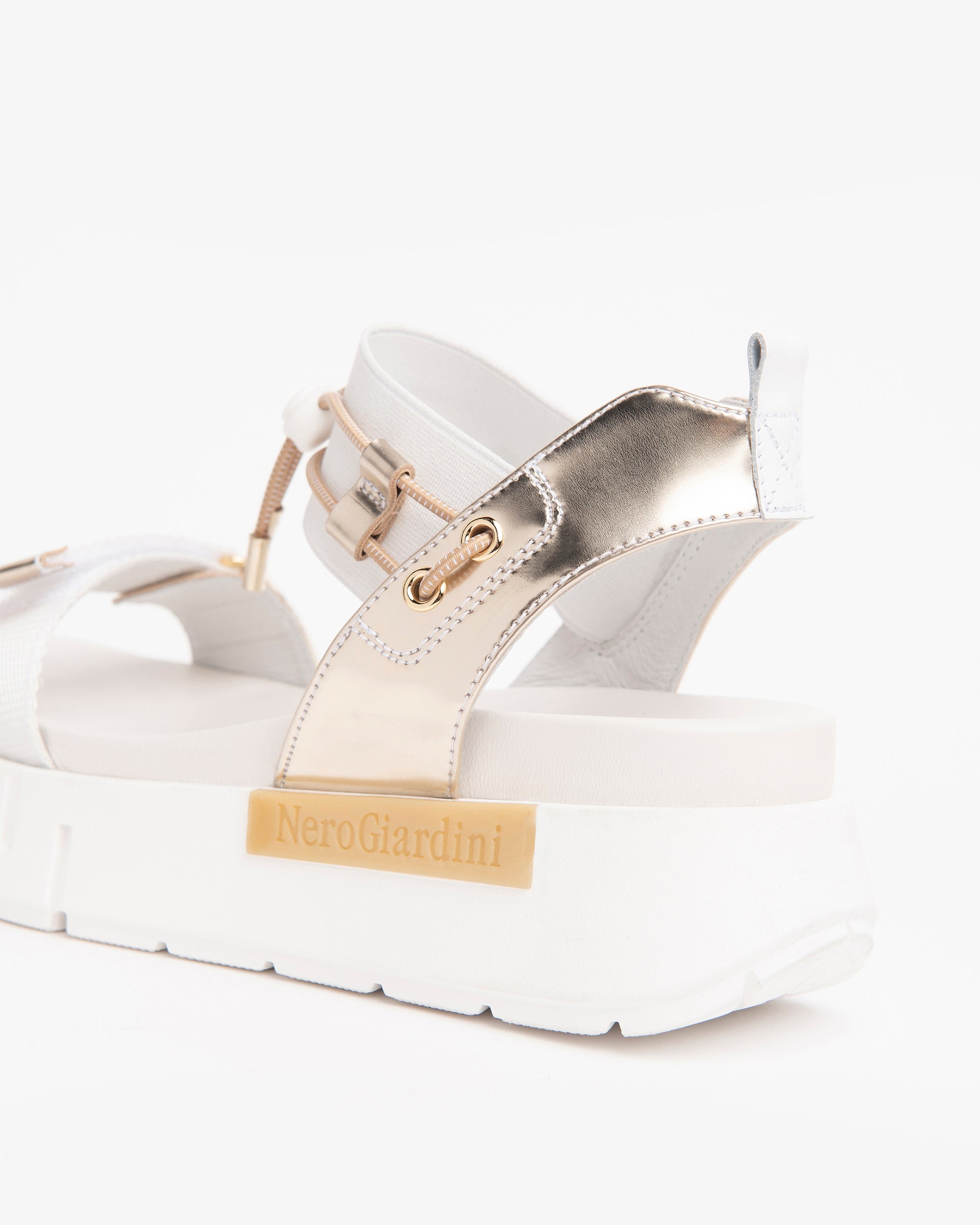  Sandales pour femmes en cuir et matières techniques