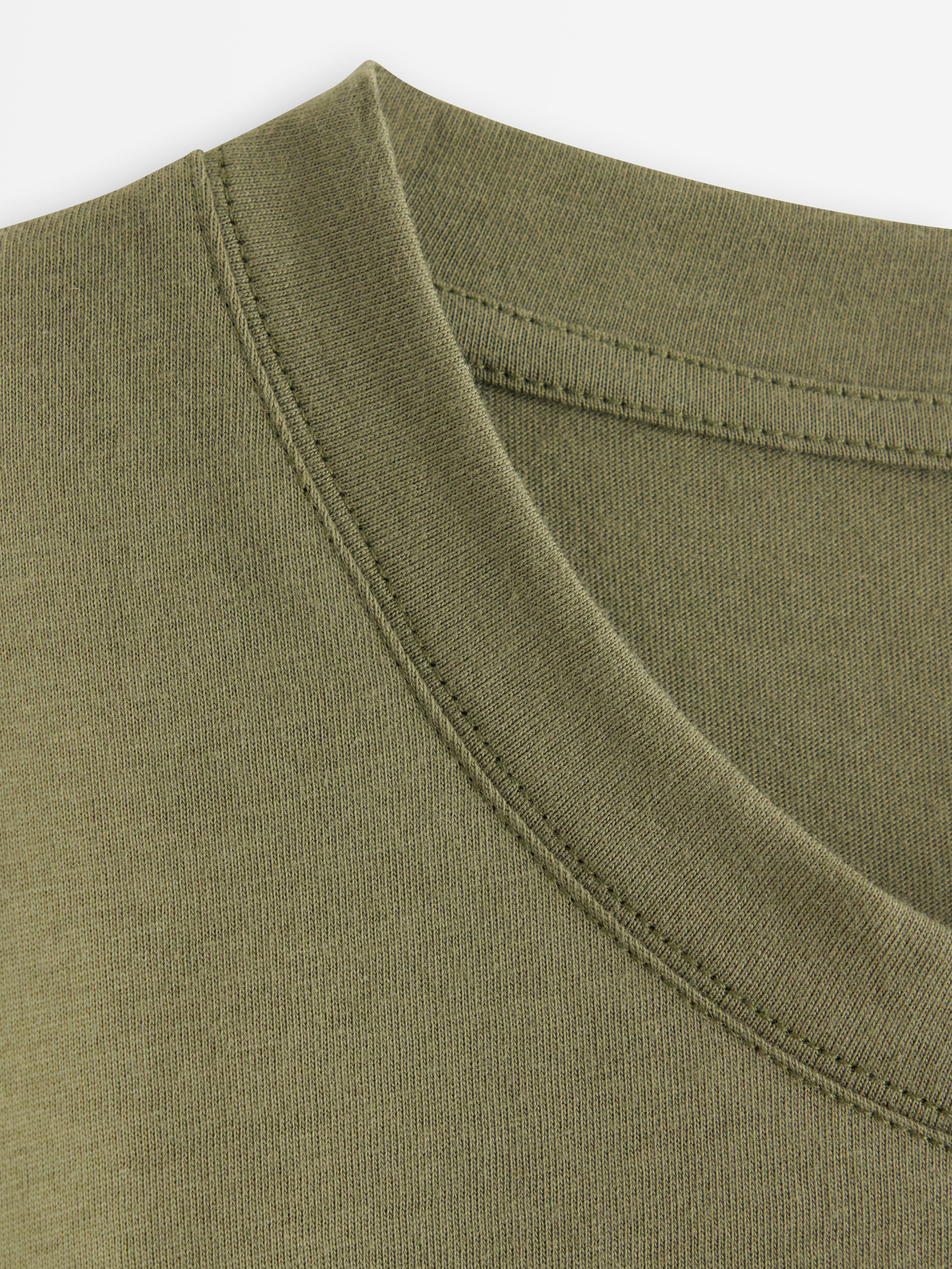 Camiseta Bas color verde polvoriento