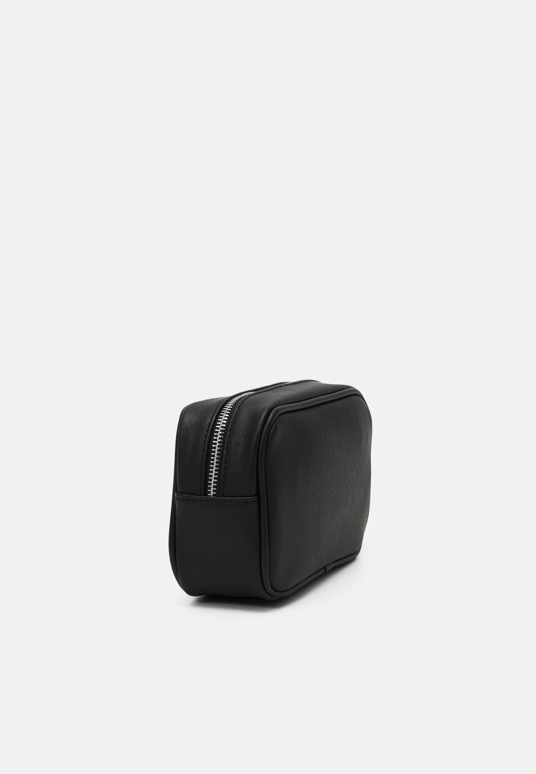 Valentino tassen, make-up tools en accessoires