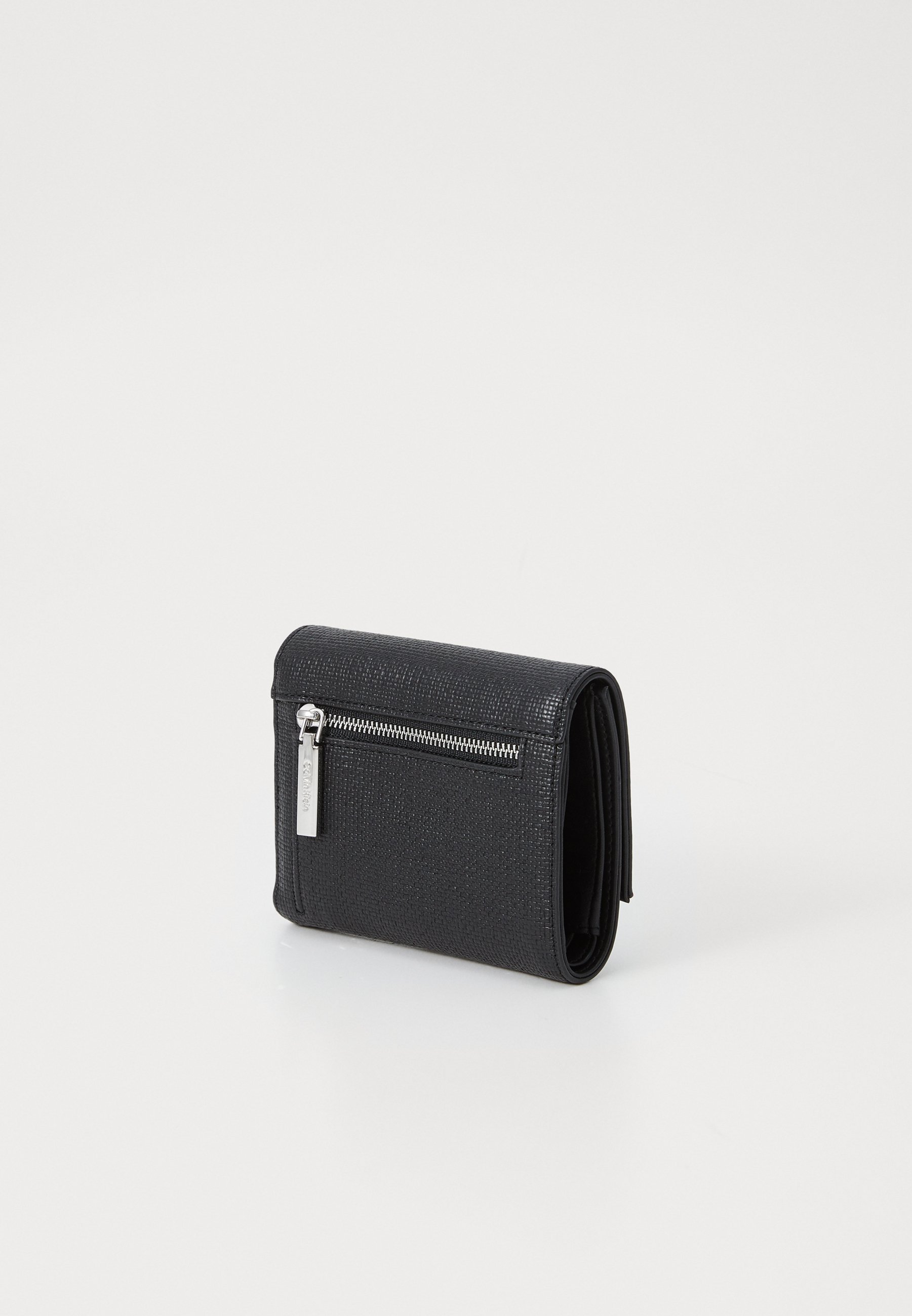 Calvin Klein DAILY MEDIUM TRIFOLD rahakott - must