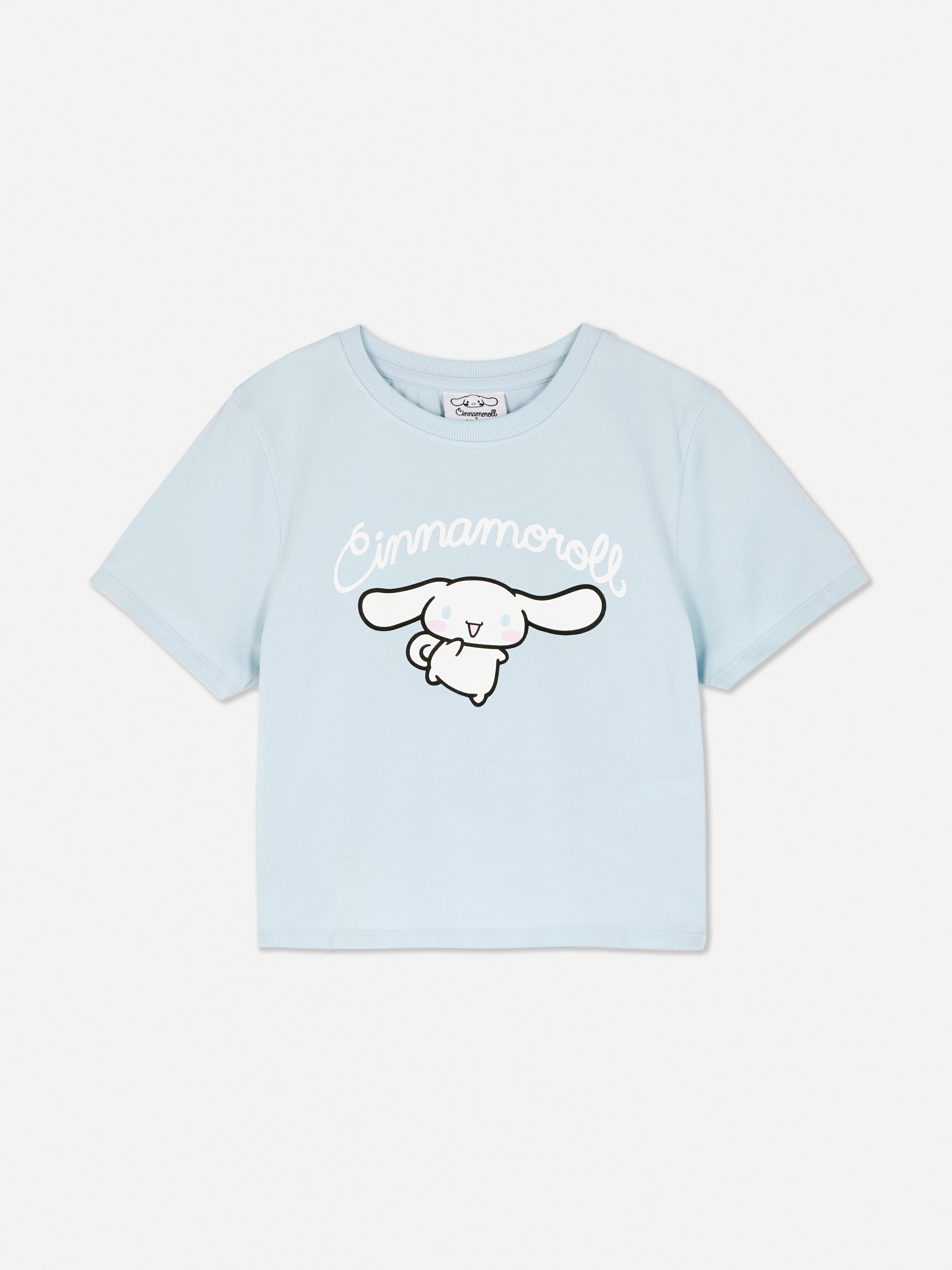 Hello Kitty Cinnamoroll baba póló Ez a baba póló rövid ujjú és Sanrio mintával rendelkezik.