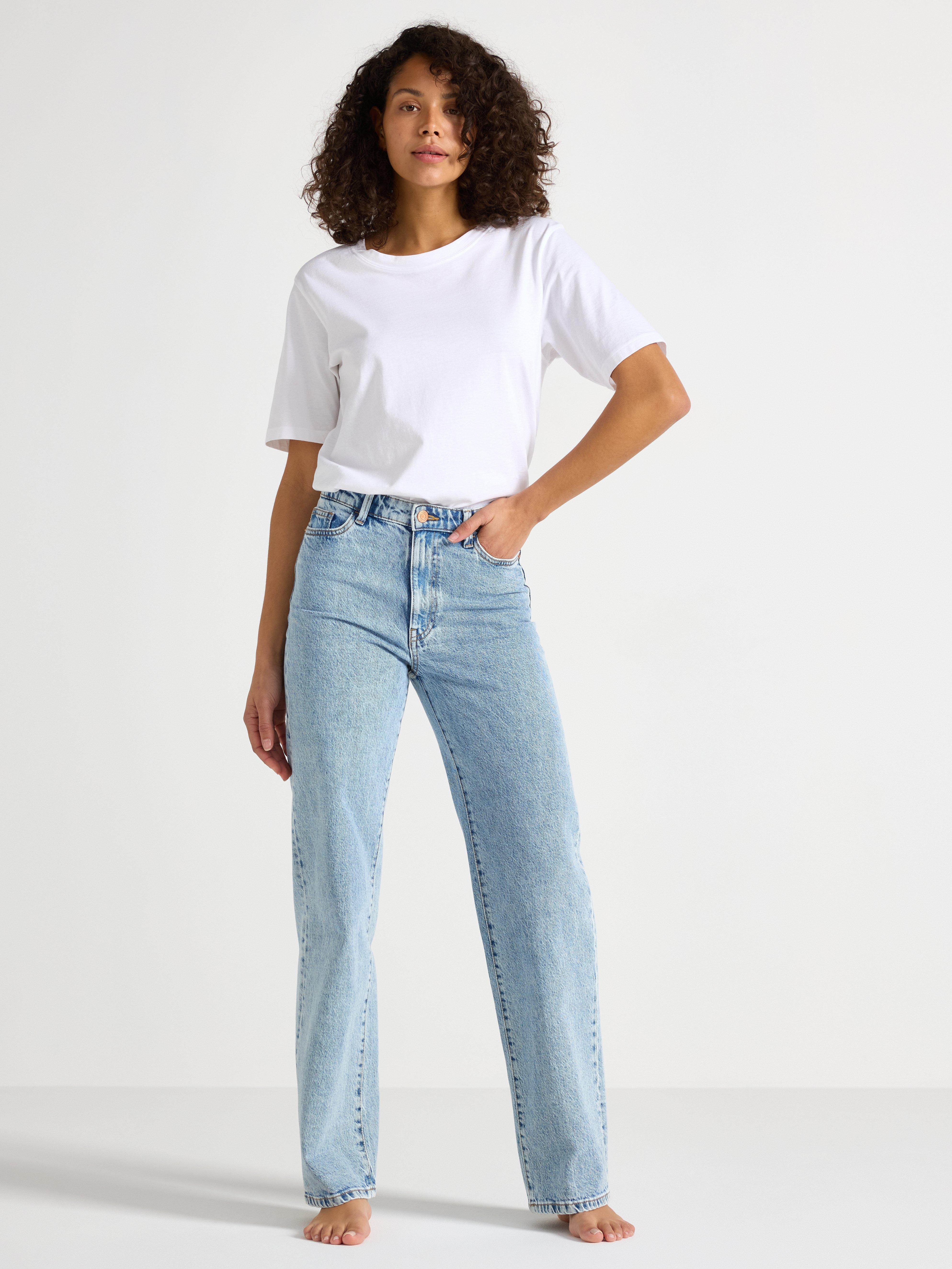 Calça jeans WIDE Hanna com leve elastano. Jeans claro.