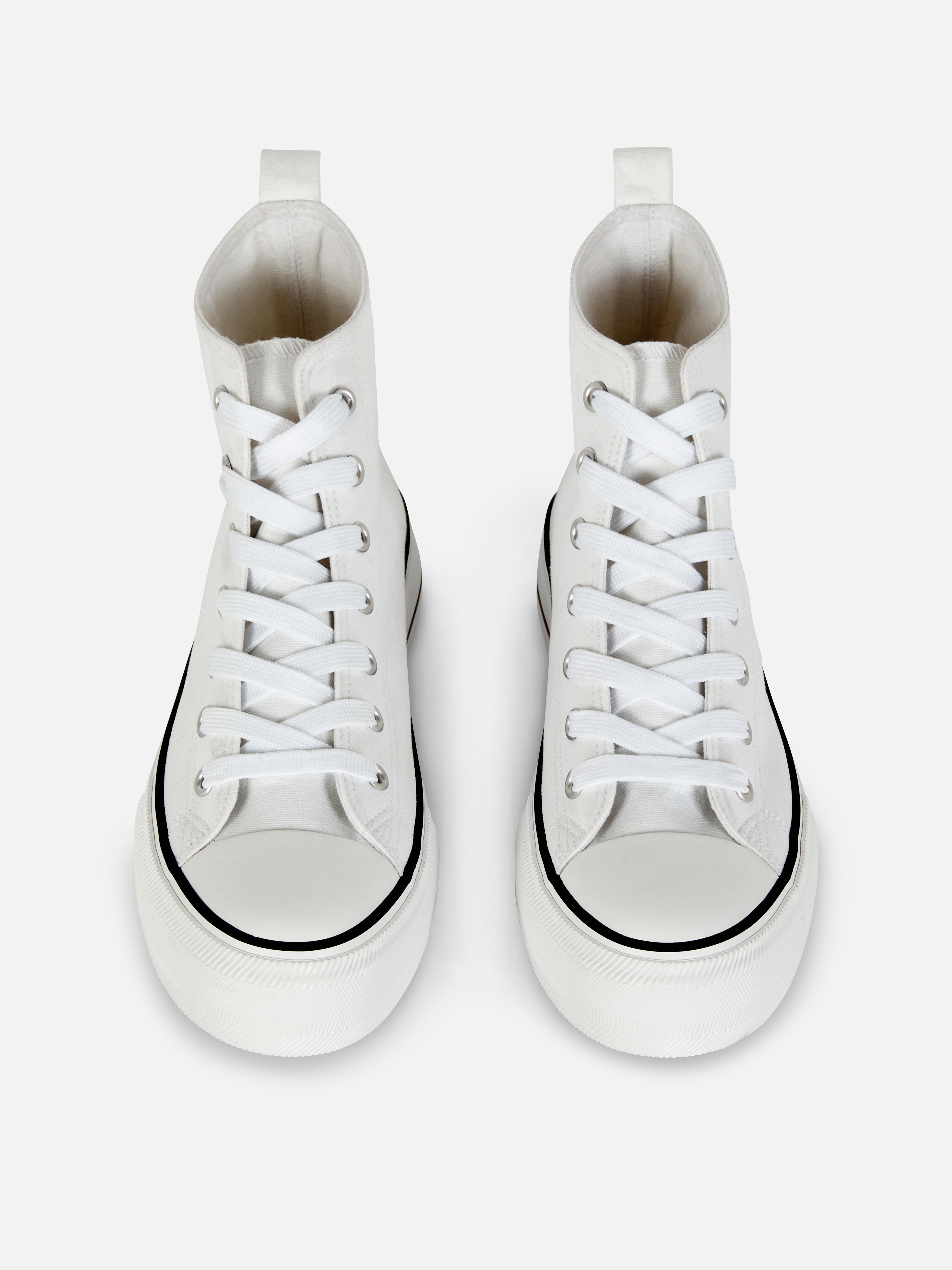 Sneakers classiche in tela. Dai una marcia in più alla tua collezione di scarpe con le nostre sneakers con plateau.