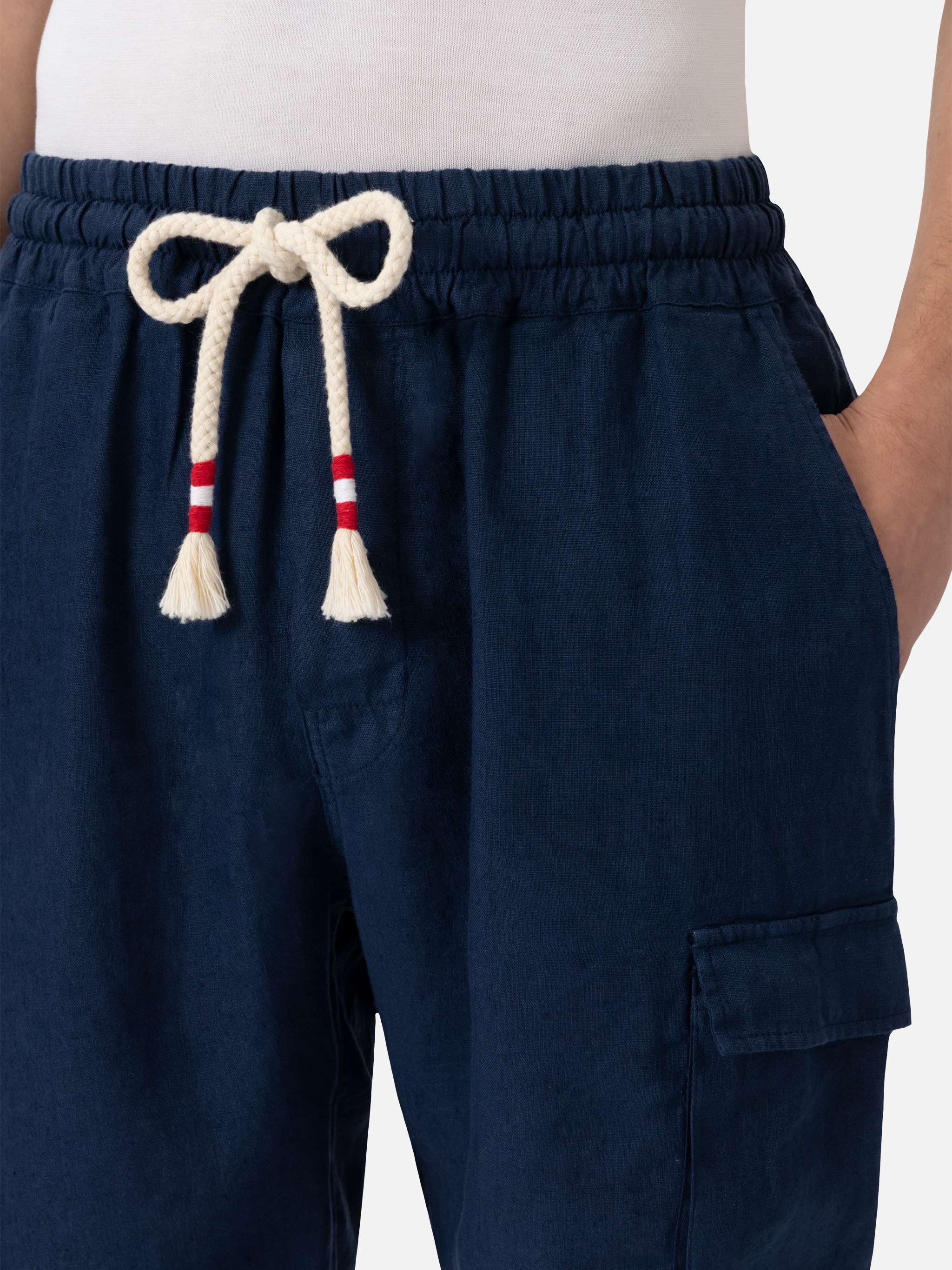 Herenbermudashorts van linnen in marineblauw, elastische tailleband, trekkoord, utility-zak, achterzakken met knoopsluiting, merklabel | MC2 Saint Barth