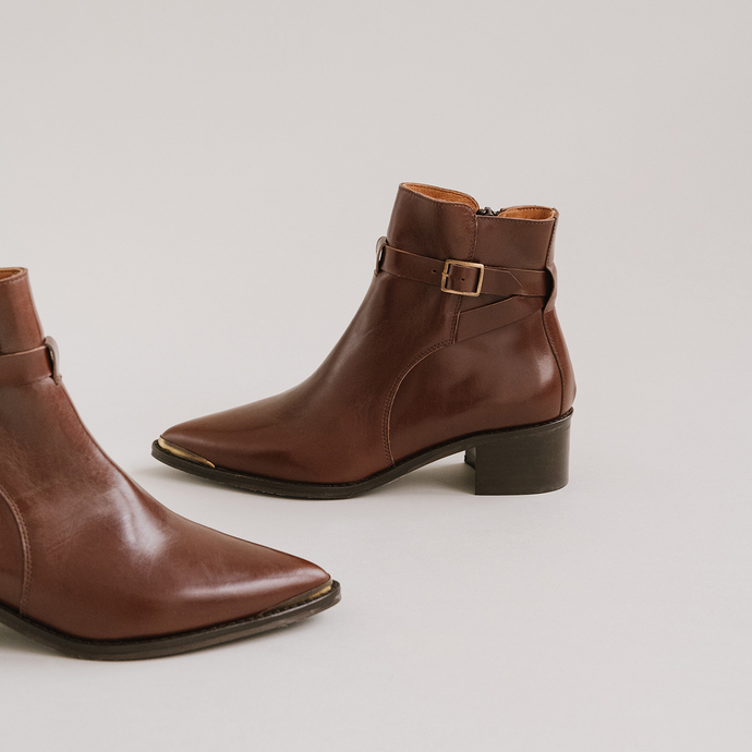 Boots à bouts pointus  en cuir marron