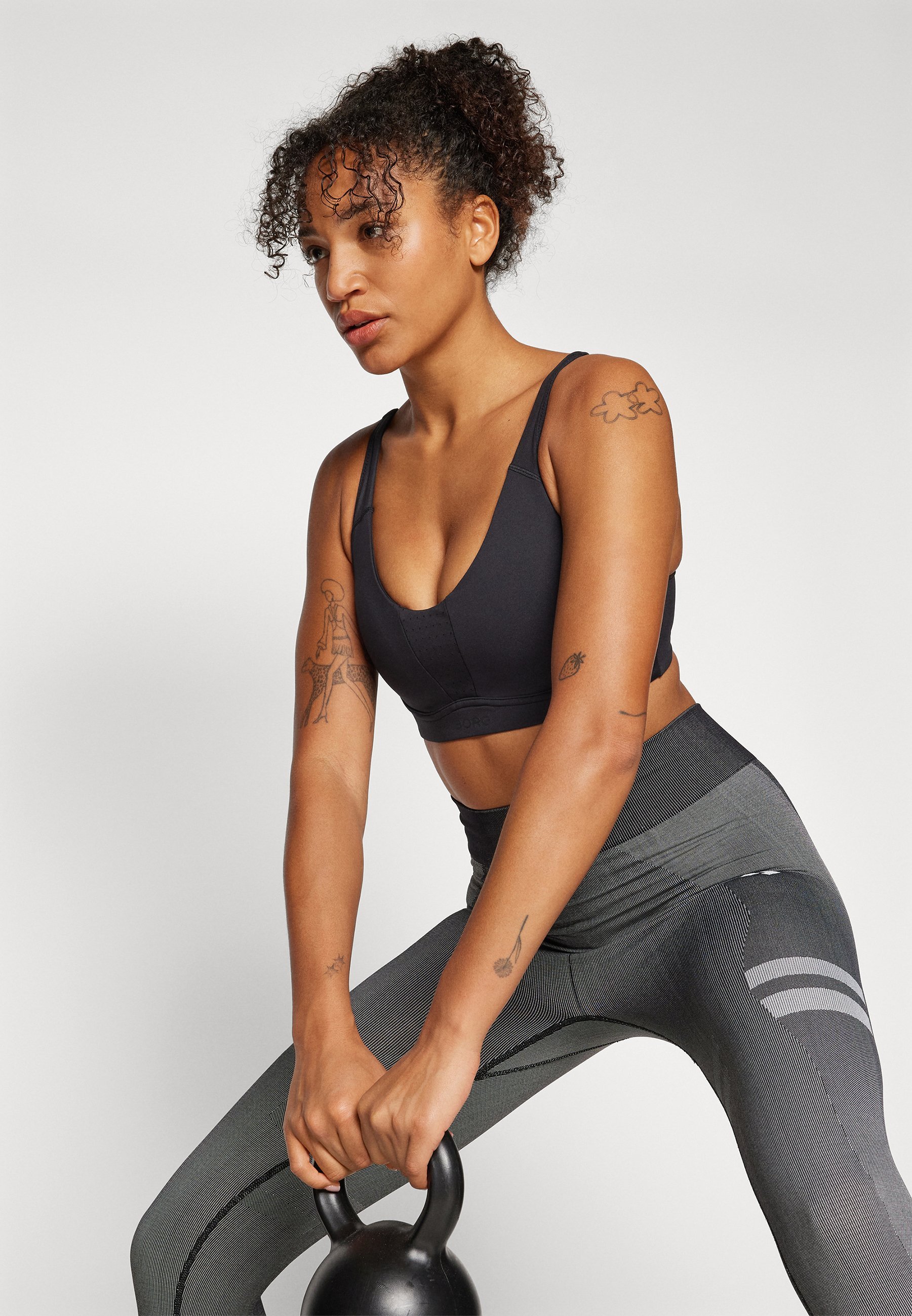 Björn Borg REFORM BRA - Medium support sports bra - black beauty