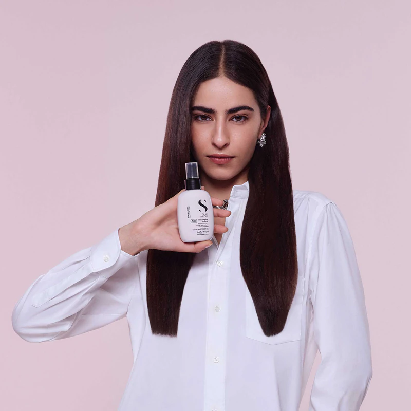 Alfaparf Milano Semi di Lino Style&Care Detangling Primer crème om het haar voor te bereiden op het stylen, zodat het makkelijker doorkambaar is.