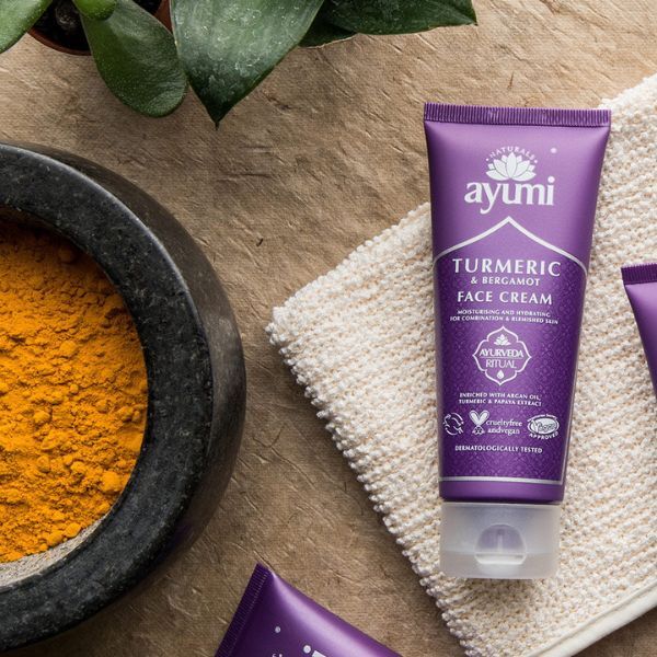 Crema facial de manteca de karité y cúrcuma de Ayumi Naturals, 100 ml