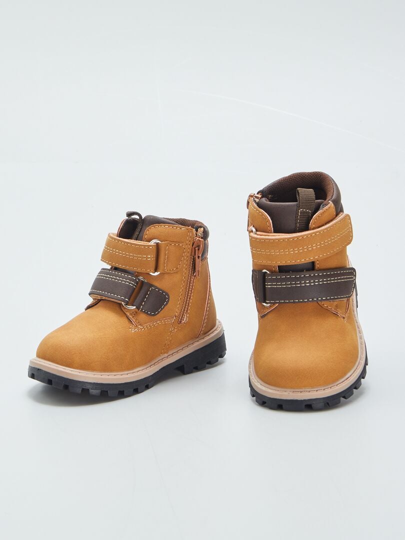 Botas de cano curto estilo montanhismo com fecho de velcro - MARROM