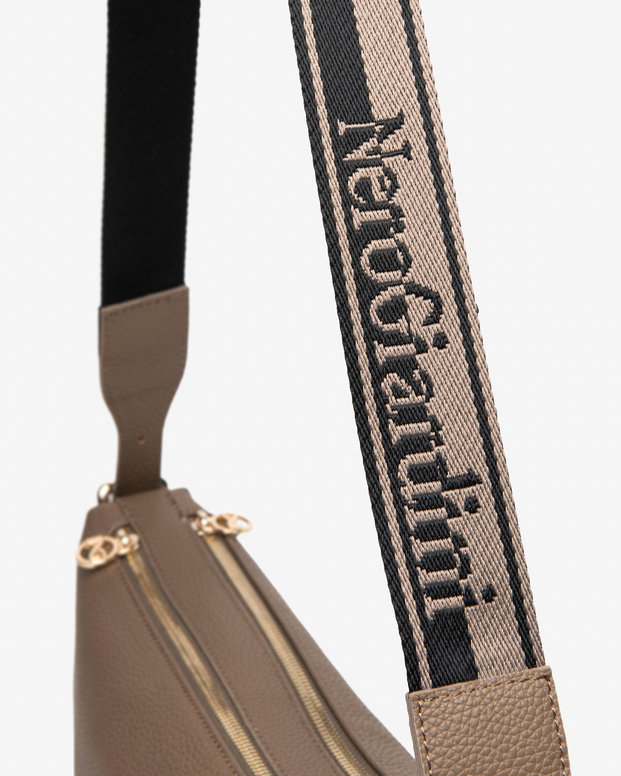  Damen-Schultertasche aus technischem Material