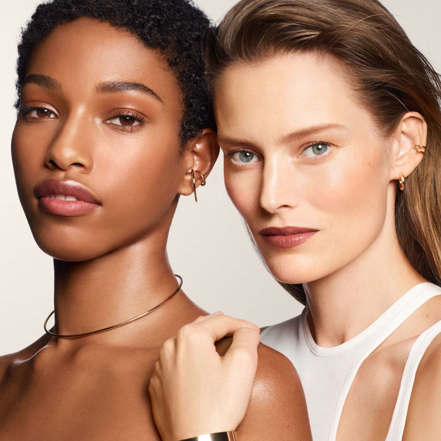 Bobbi Brown drėkinamasis serumas, vitaminais praturtintas lyginamasis serumas – 30 ml